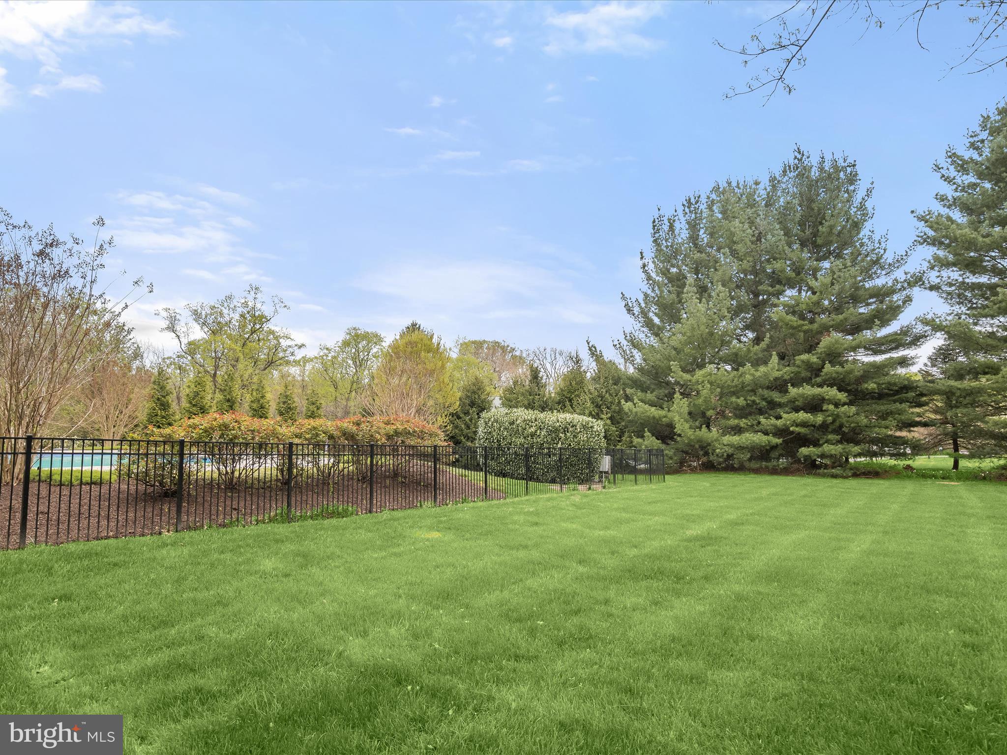 MANOR FIELDS - Residential