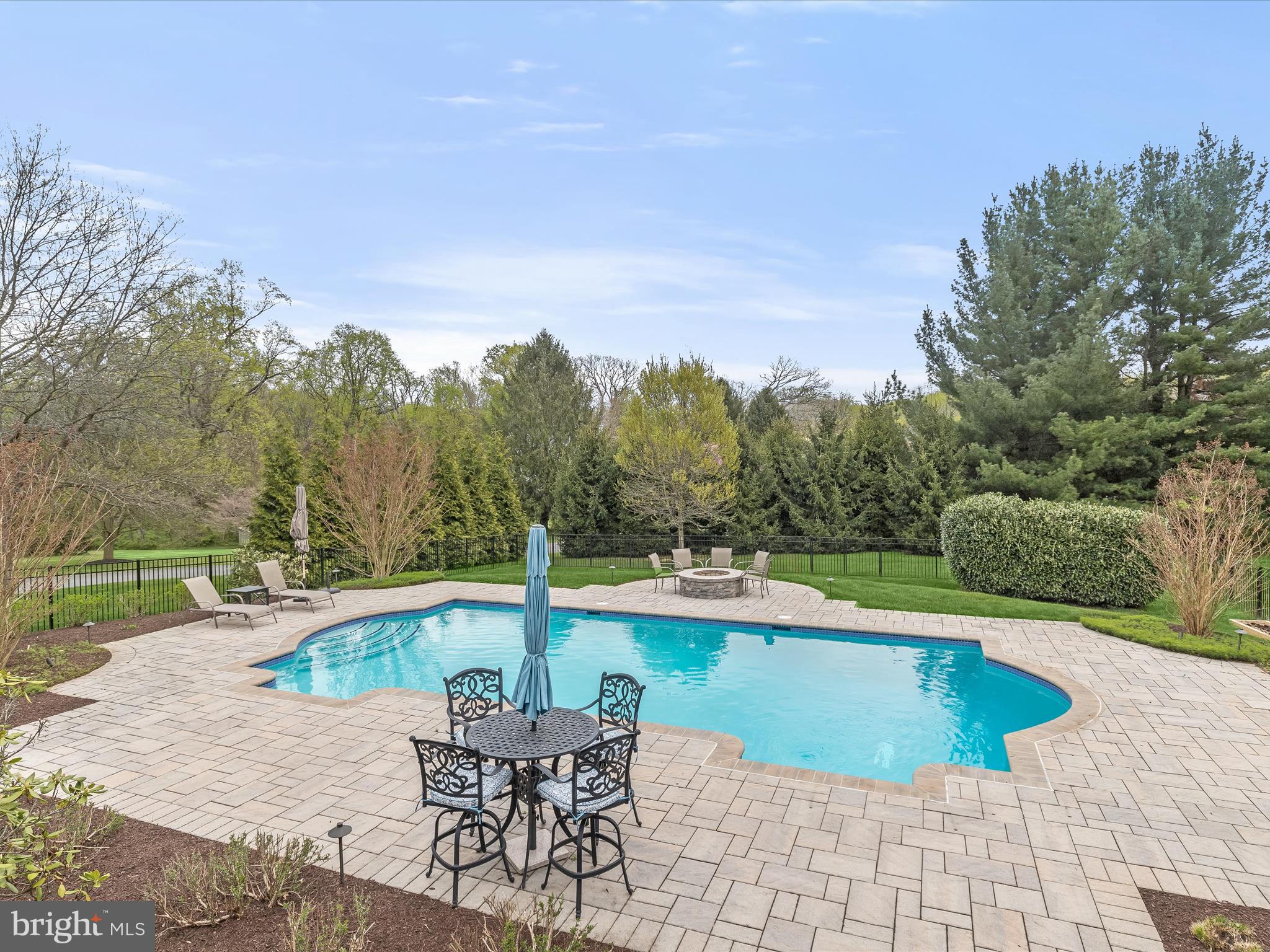 MANOR FIELDS - Residential