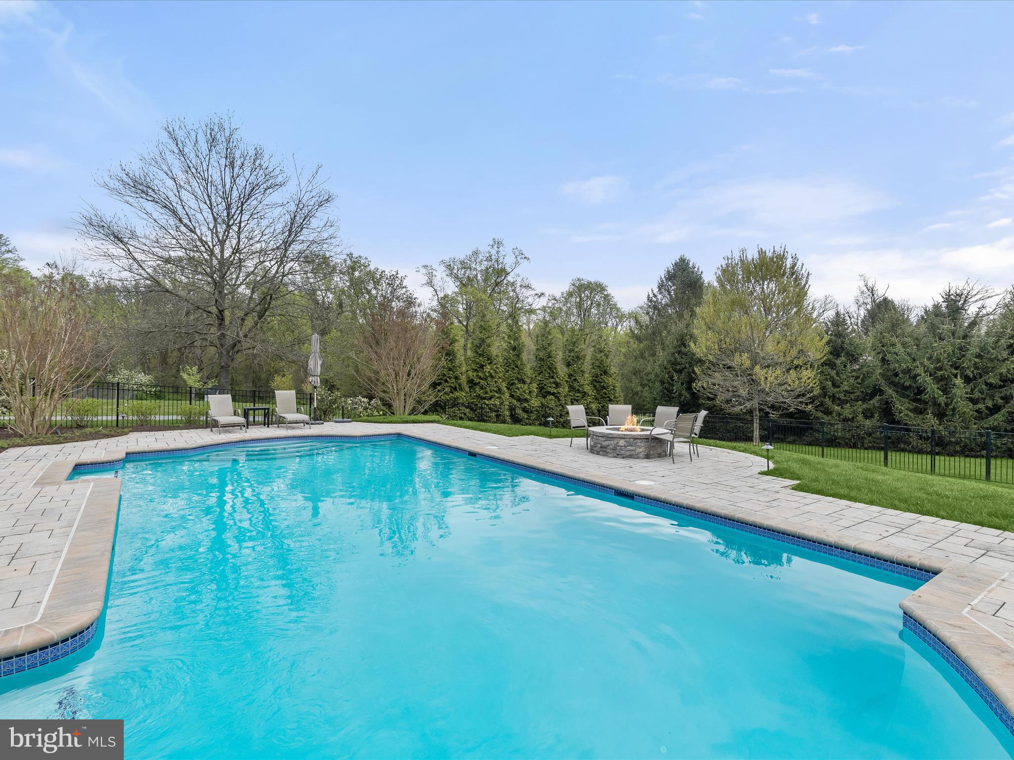 MANOR FIELDS - Residential