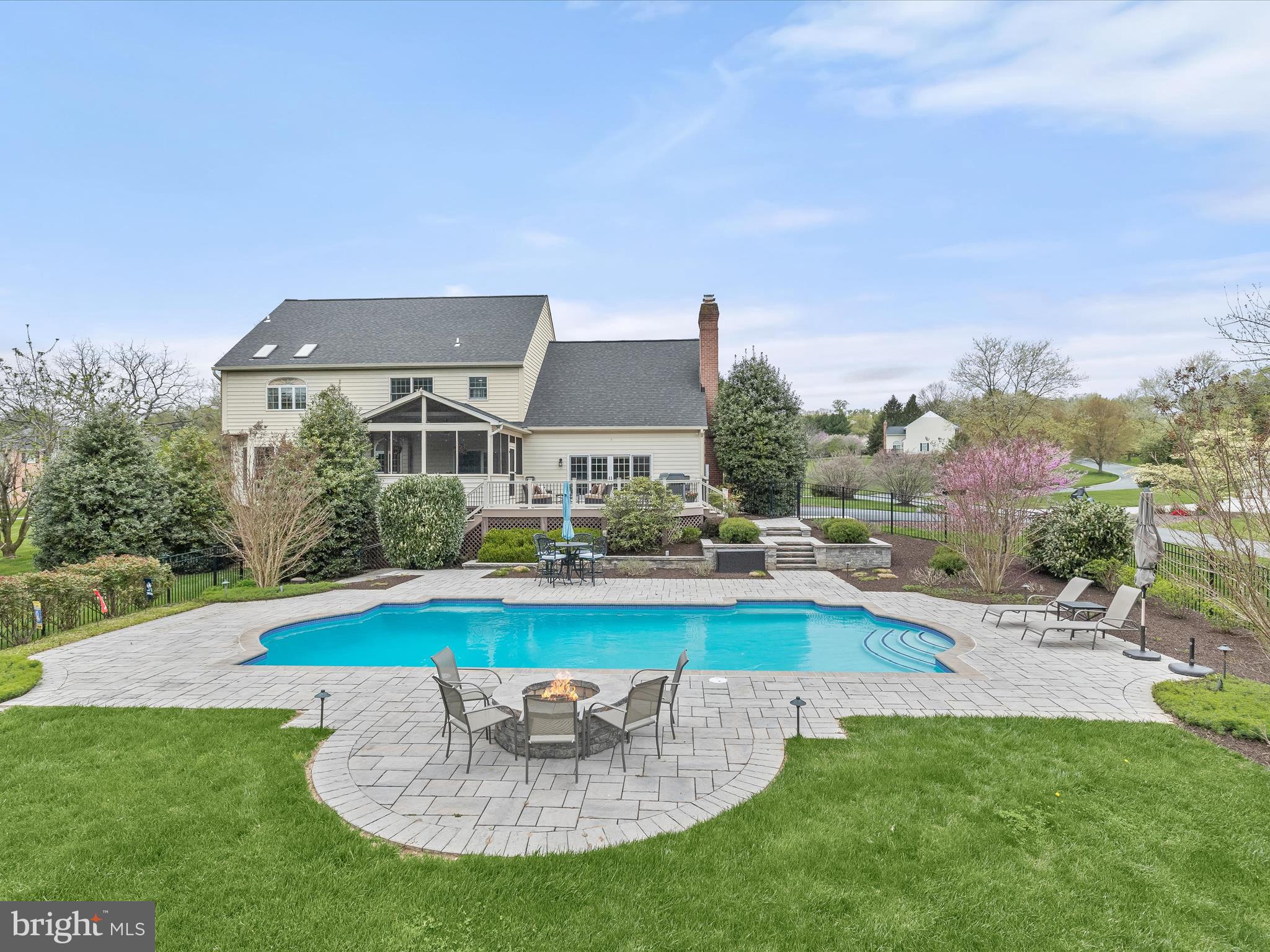 MANOR FIELDS - Residential