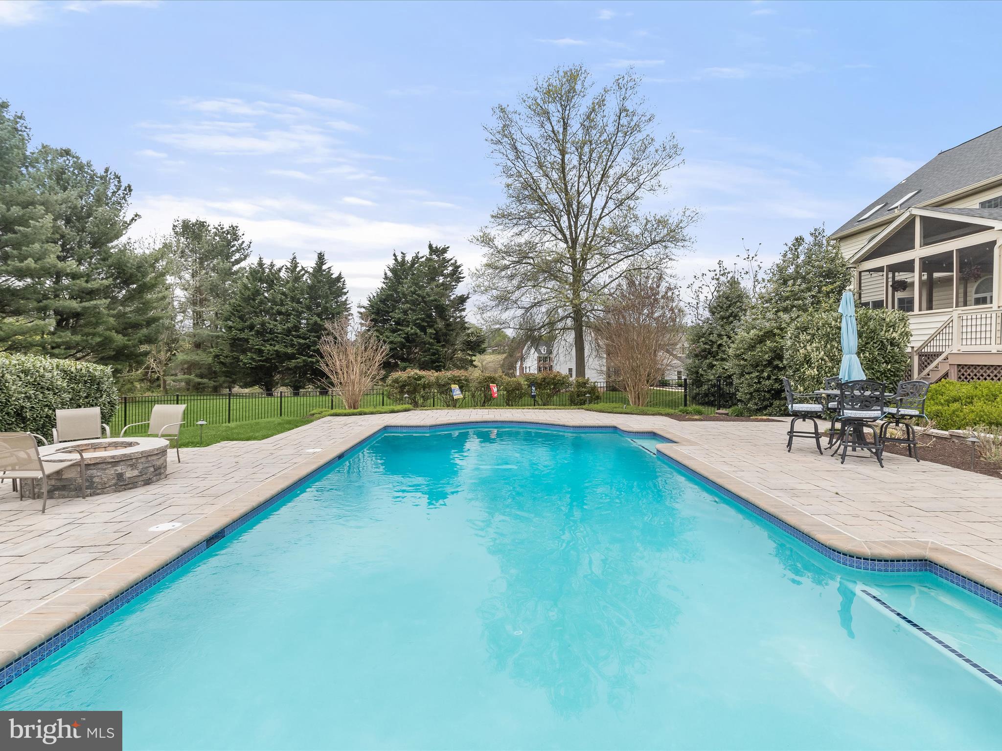 MANOR FIELDS - Residential