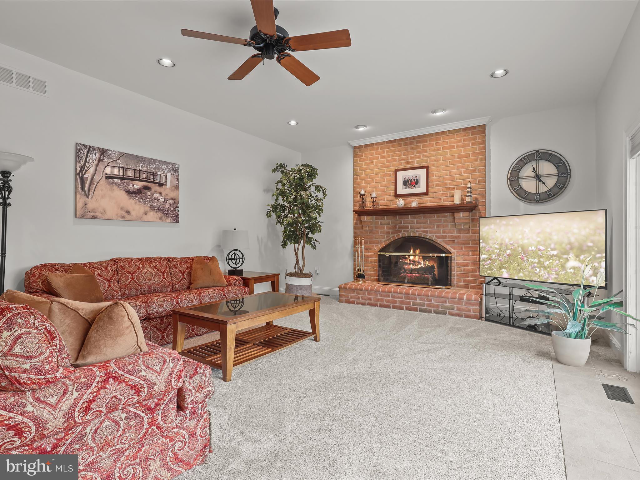 MANOR FIELDS - Residential