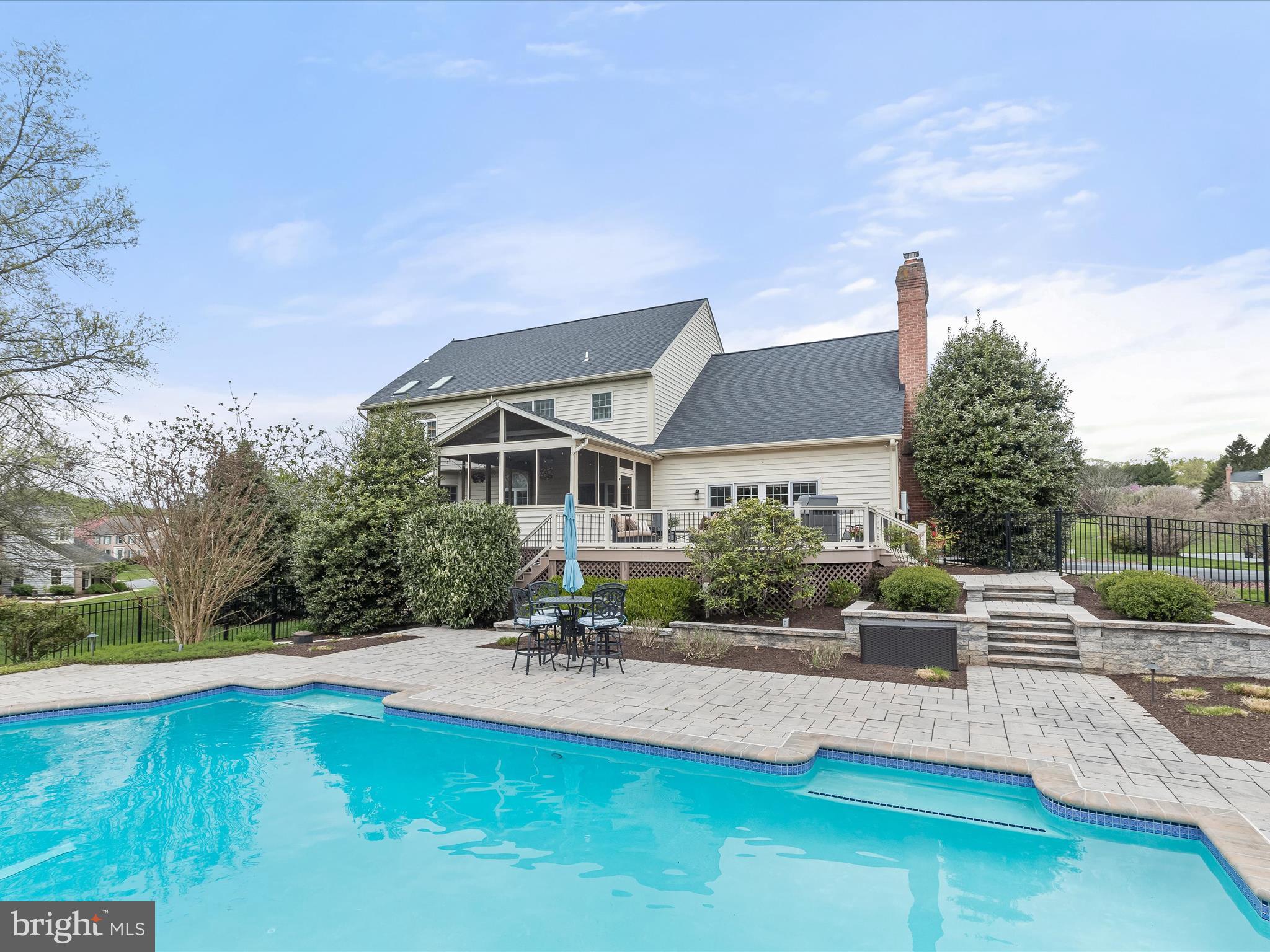 MANOR FIELDS - Residential