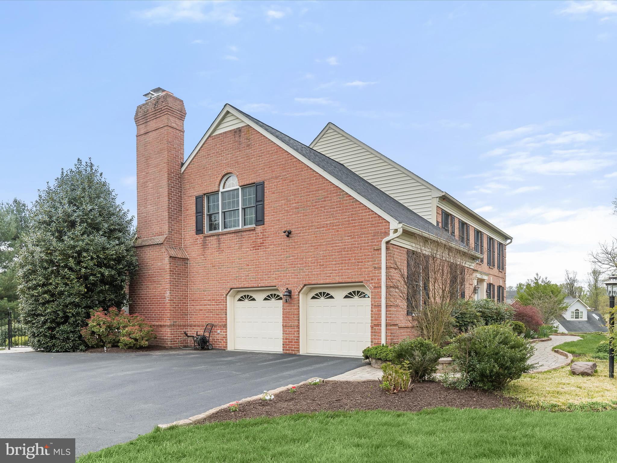 MANOR FIELDS - Residential