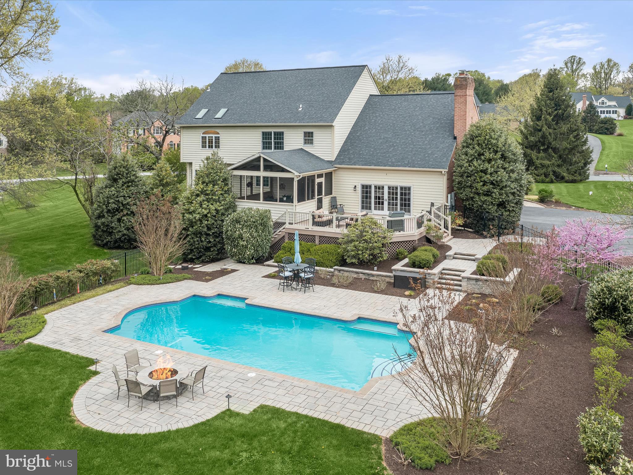 MANOR FIELDS - Residential