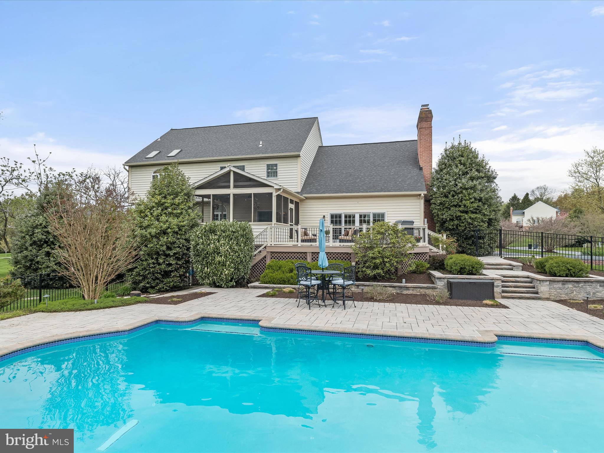 MANOR FIELDS - Residential