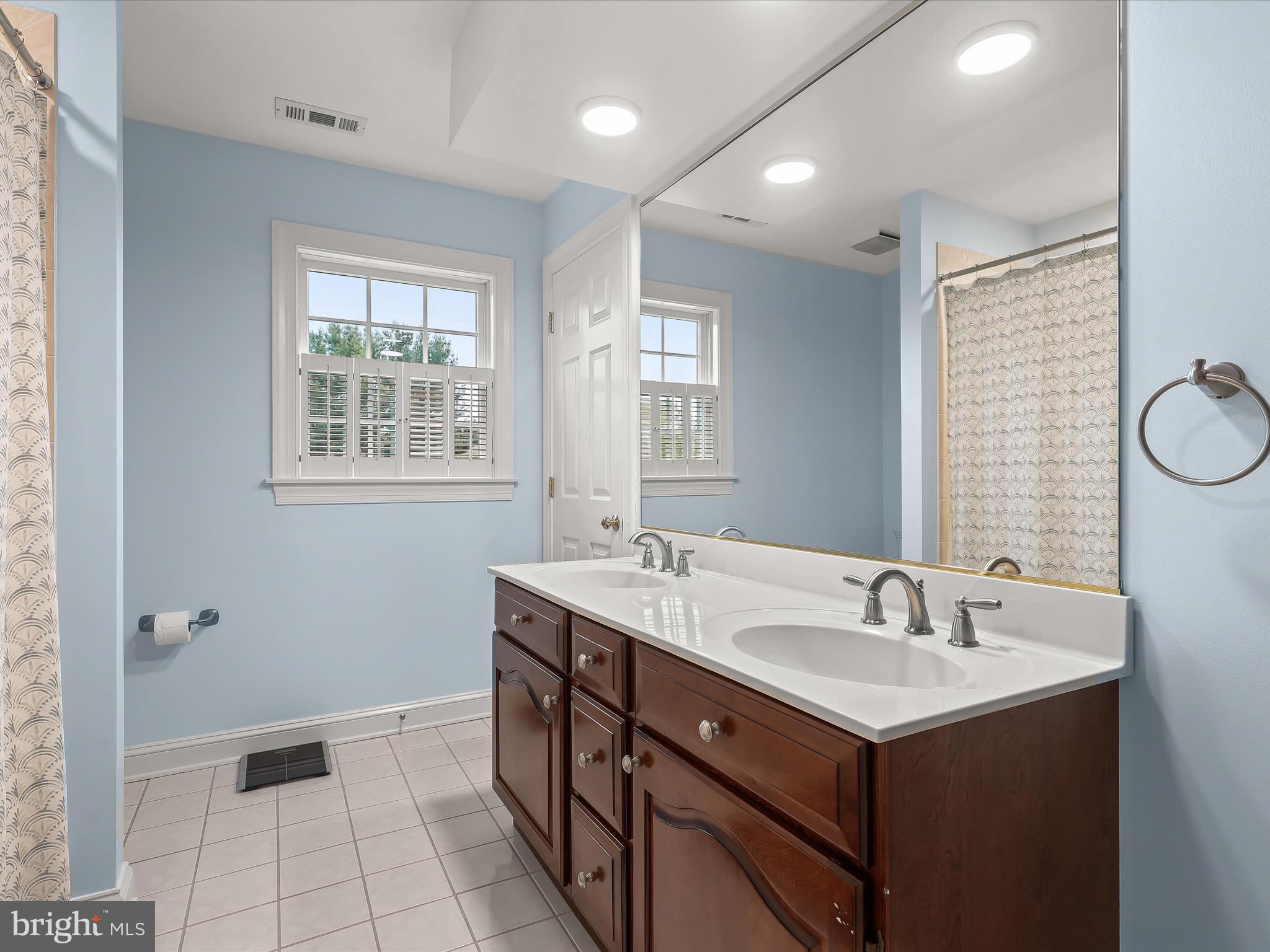 MANOR FIELDS - Residential