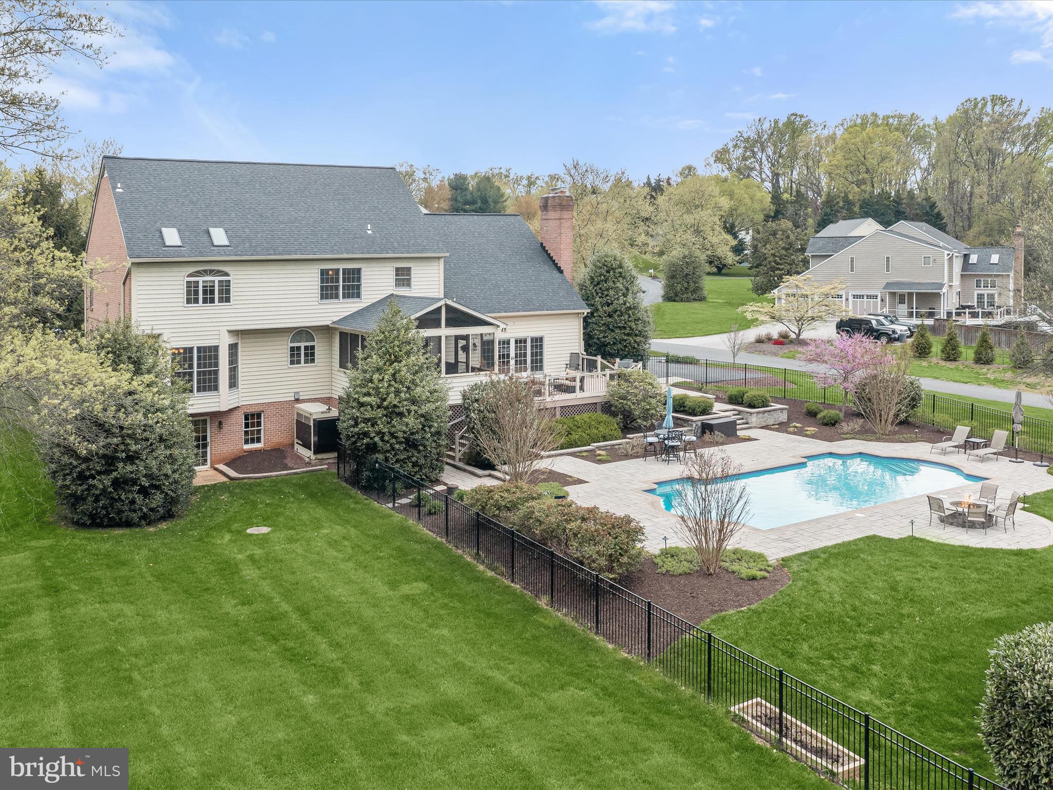 MANOR FIELDS - Residential