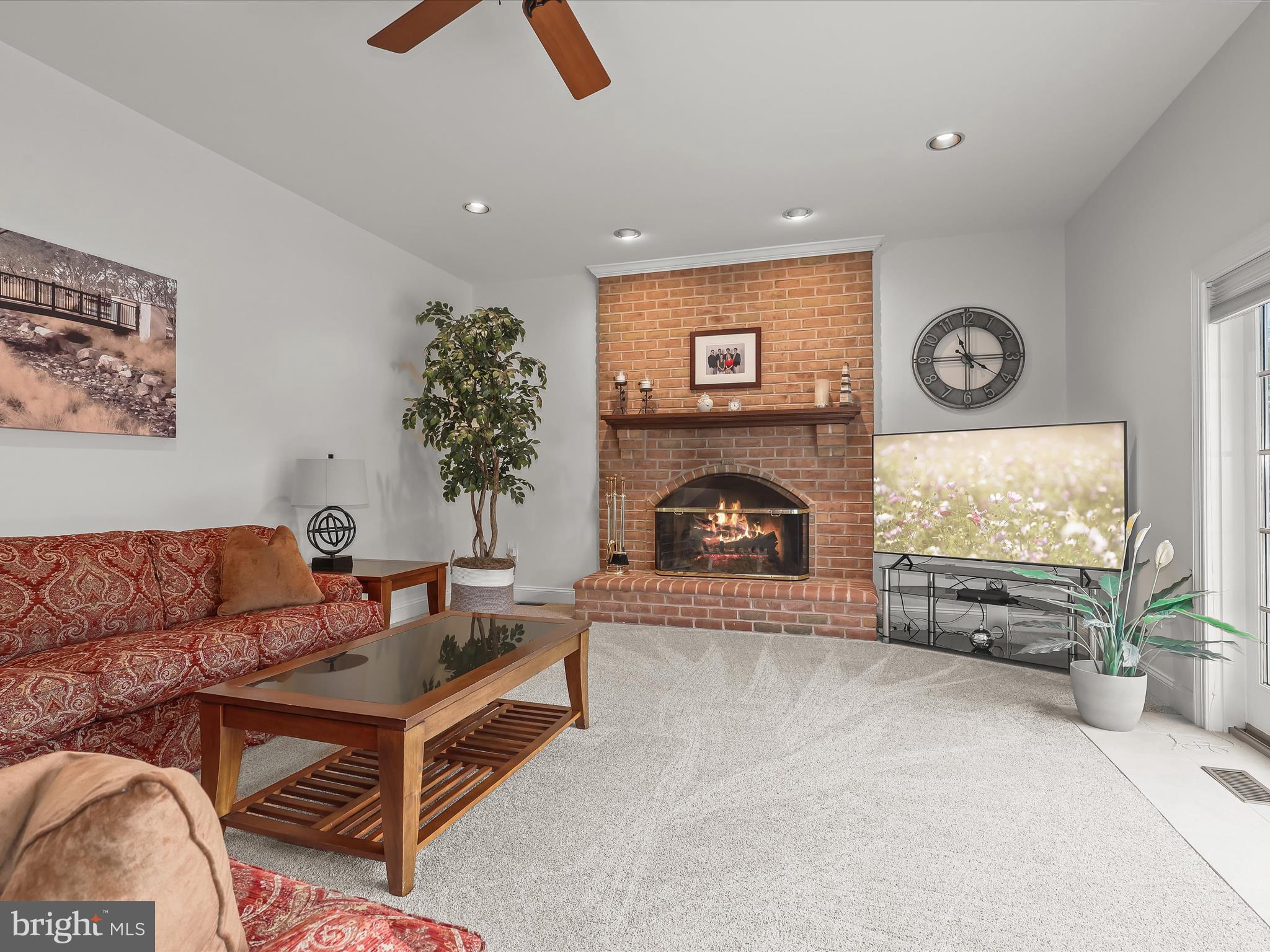 MANOR FIELDS - Residential