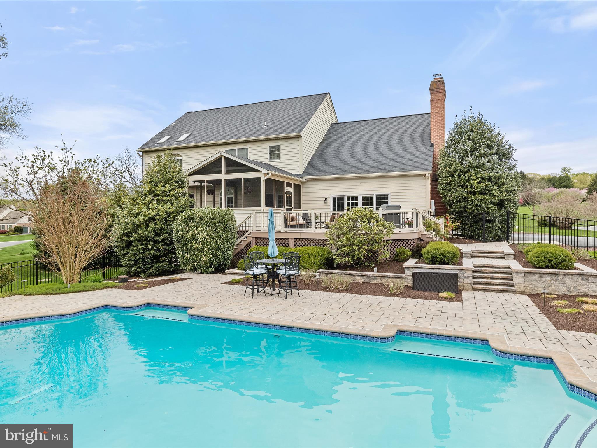 MANOR FIELDS - Residential