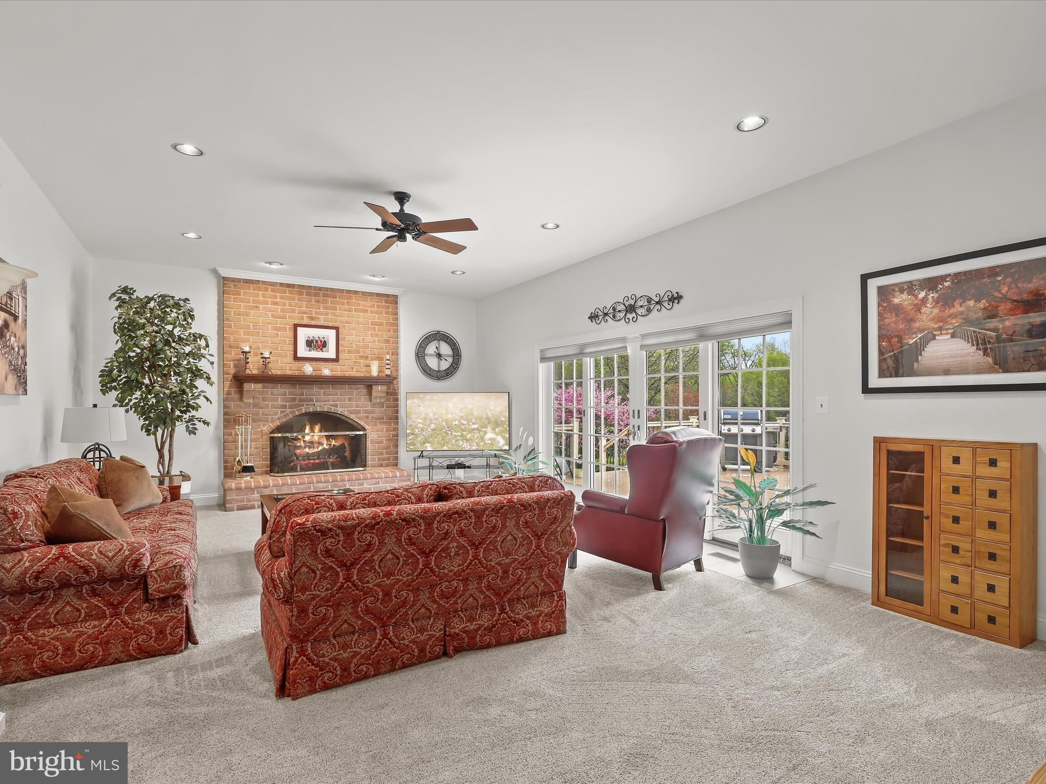 MANOR FIELDS - Residential