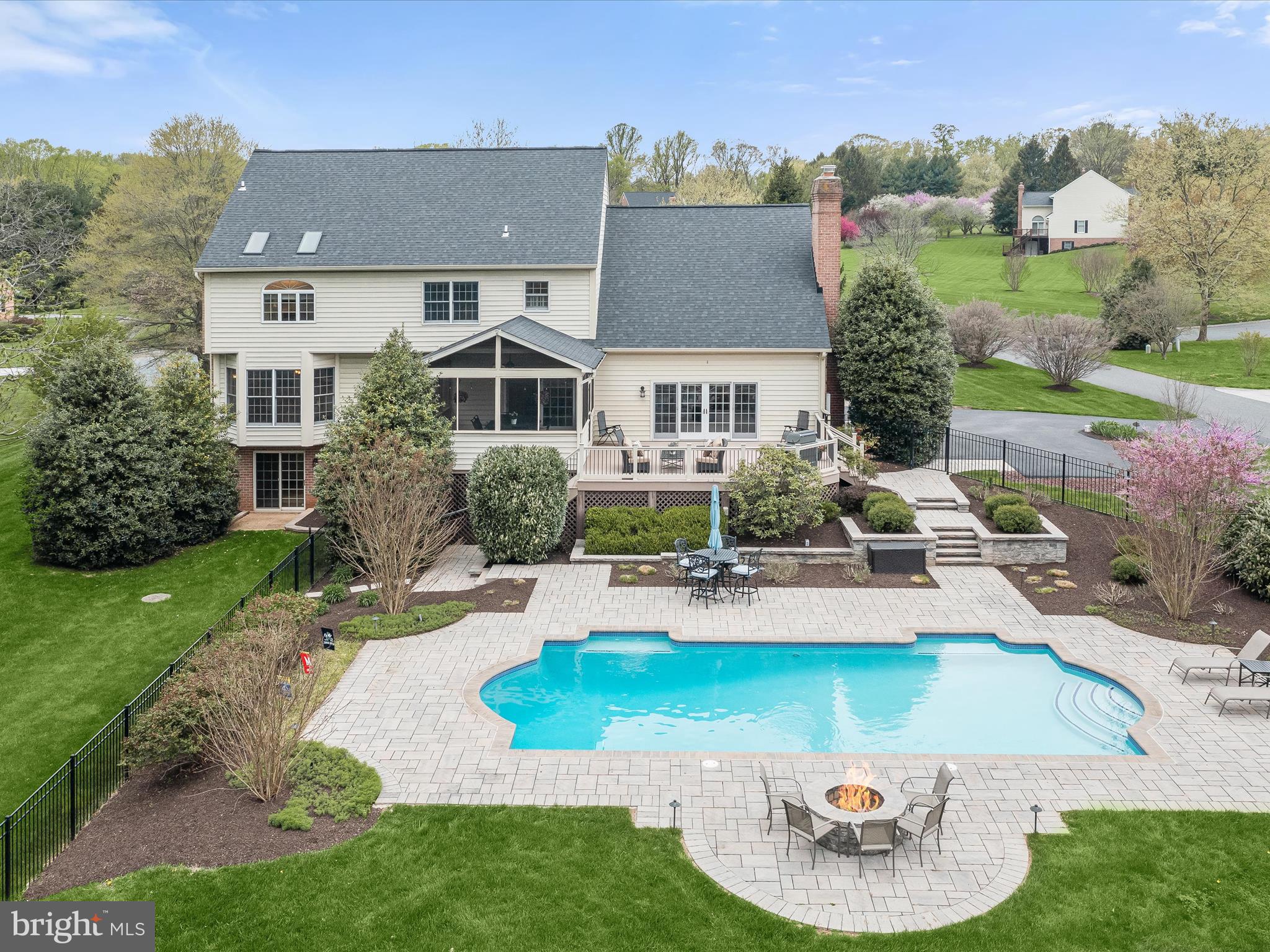 MANOR FIELDS - Residential