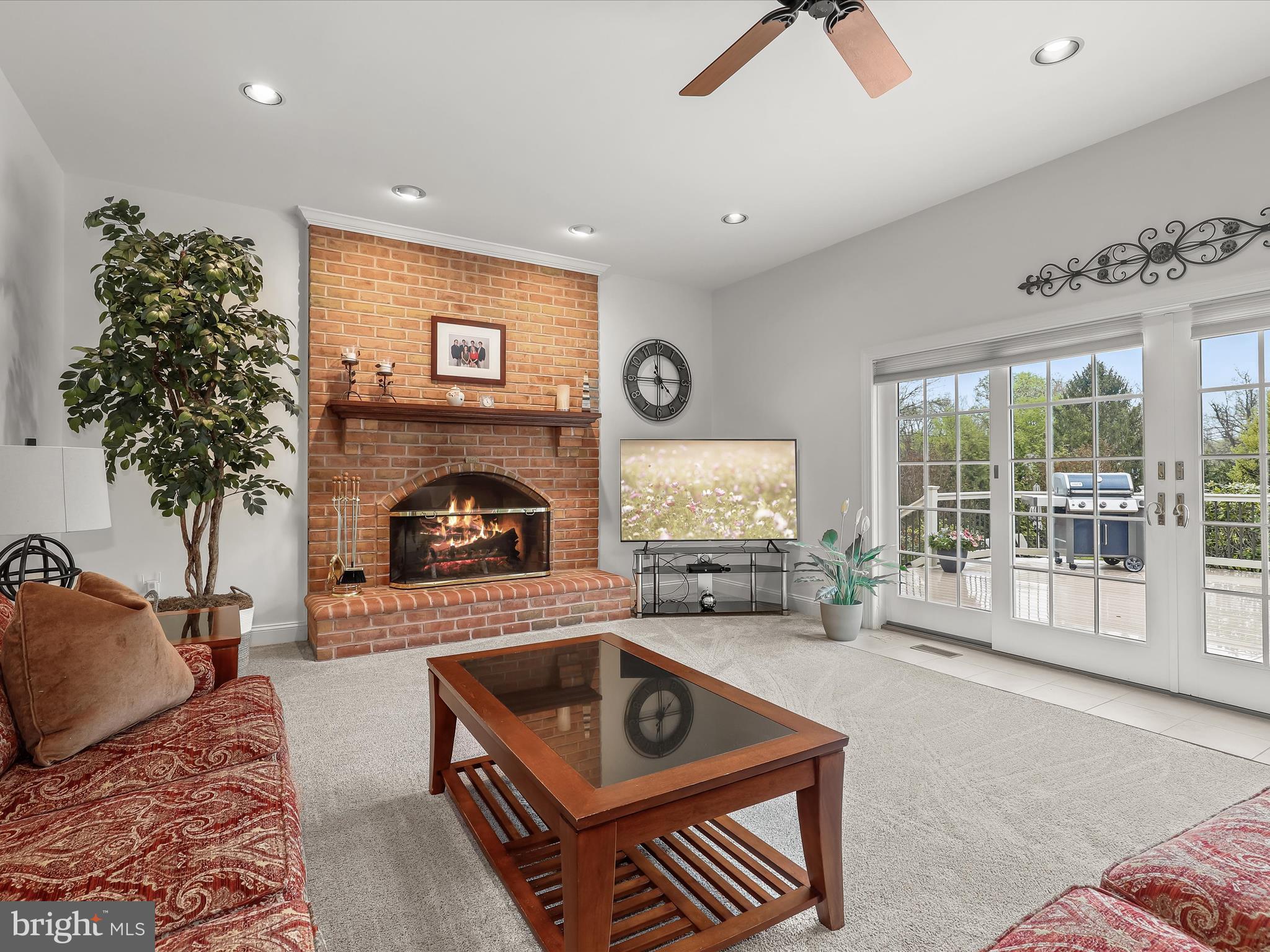 MANOR FIELDS - Residential