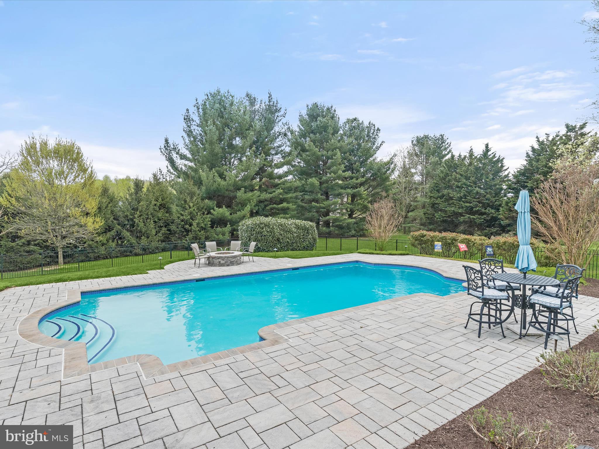 MANOR FIELDS - Residential