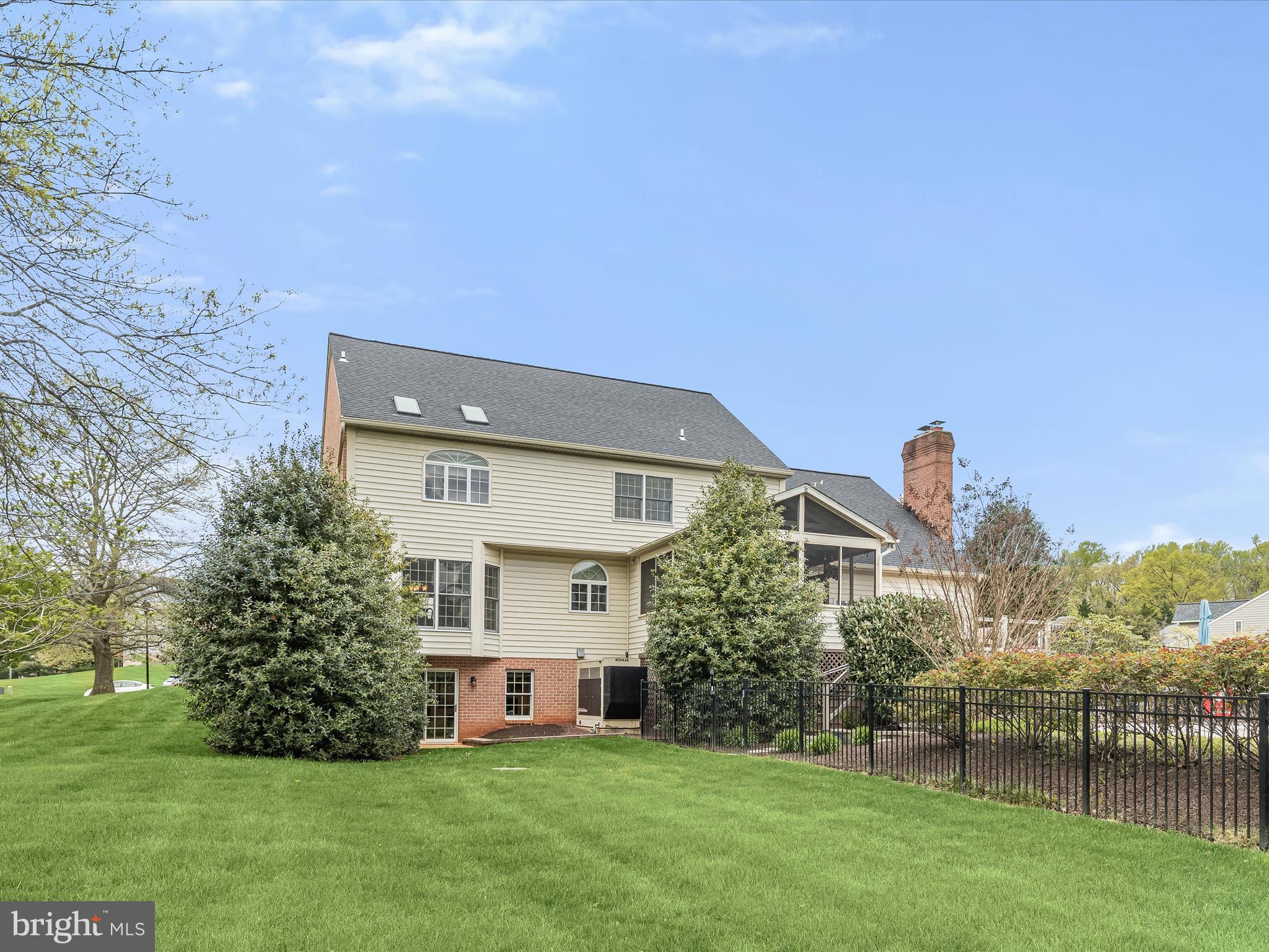 MANOR FIELDS - Residential