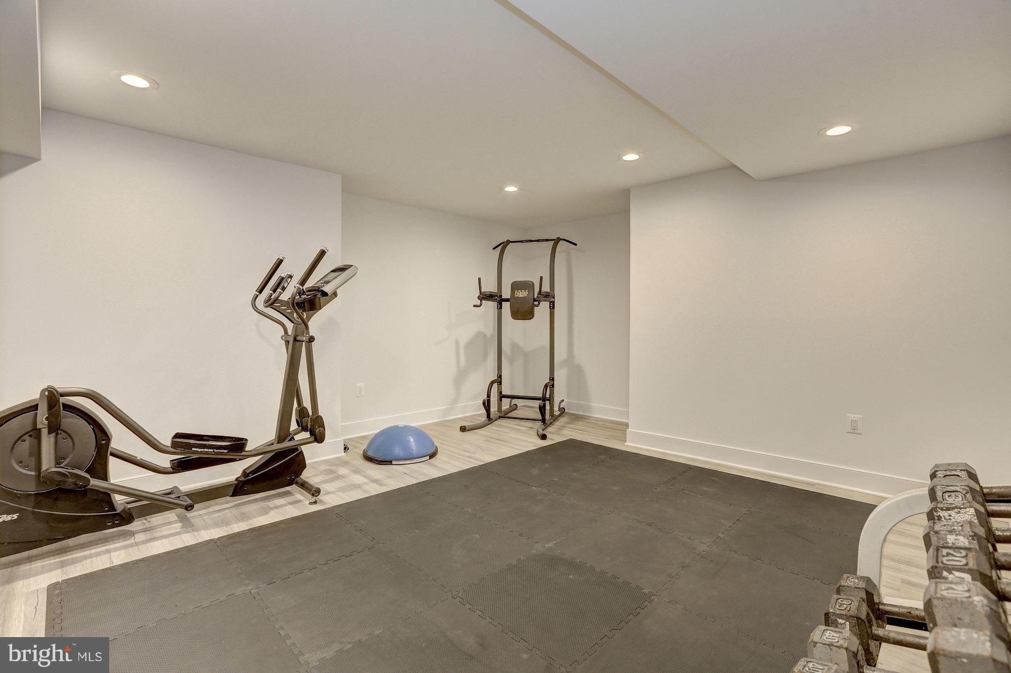 RIVER OAKS - Residential