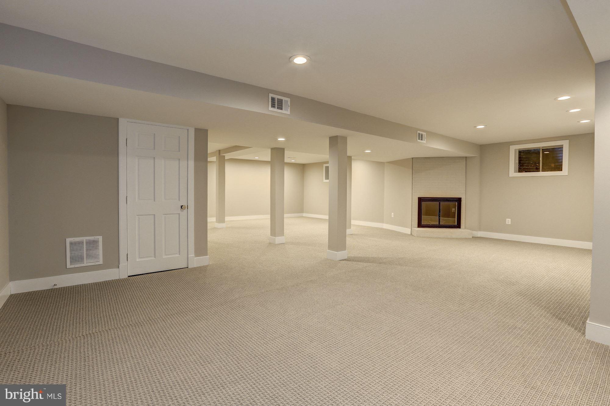 RIVER OAKS - Residential