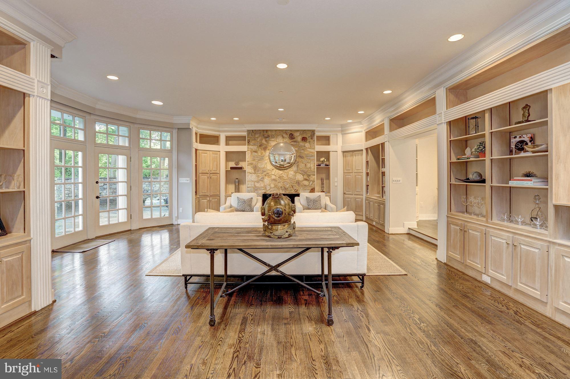 RIVER OAKS - Residential