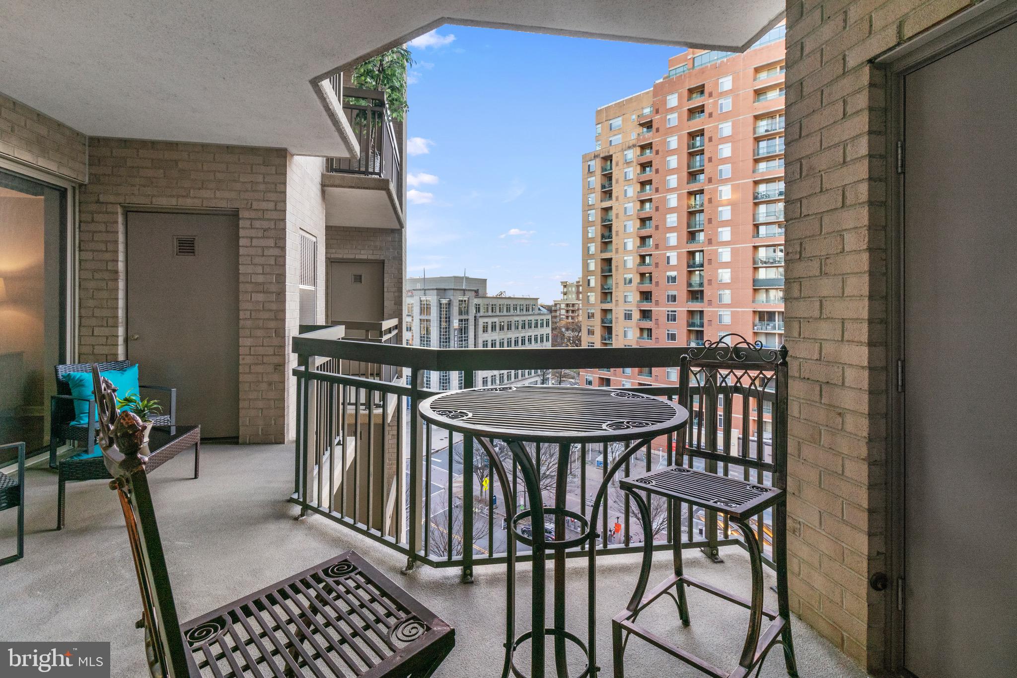 VIRGINIA SQUARE - Residential