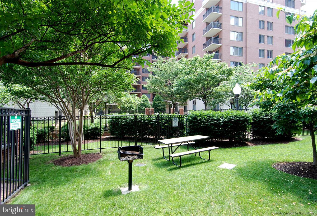 VIRGINIA SQUARE - Residential