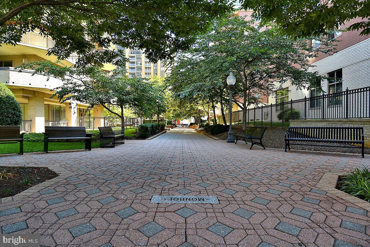 VIRGINIA SQUARE - Residential