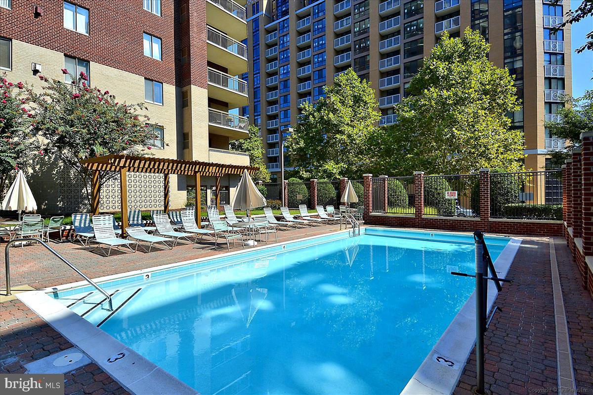 VIRGINIA SQUARE - Residential