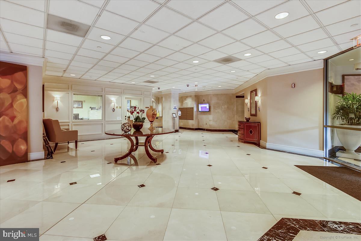 VIRGINIA SQUARE - Residential