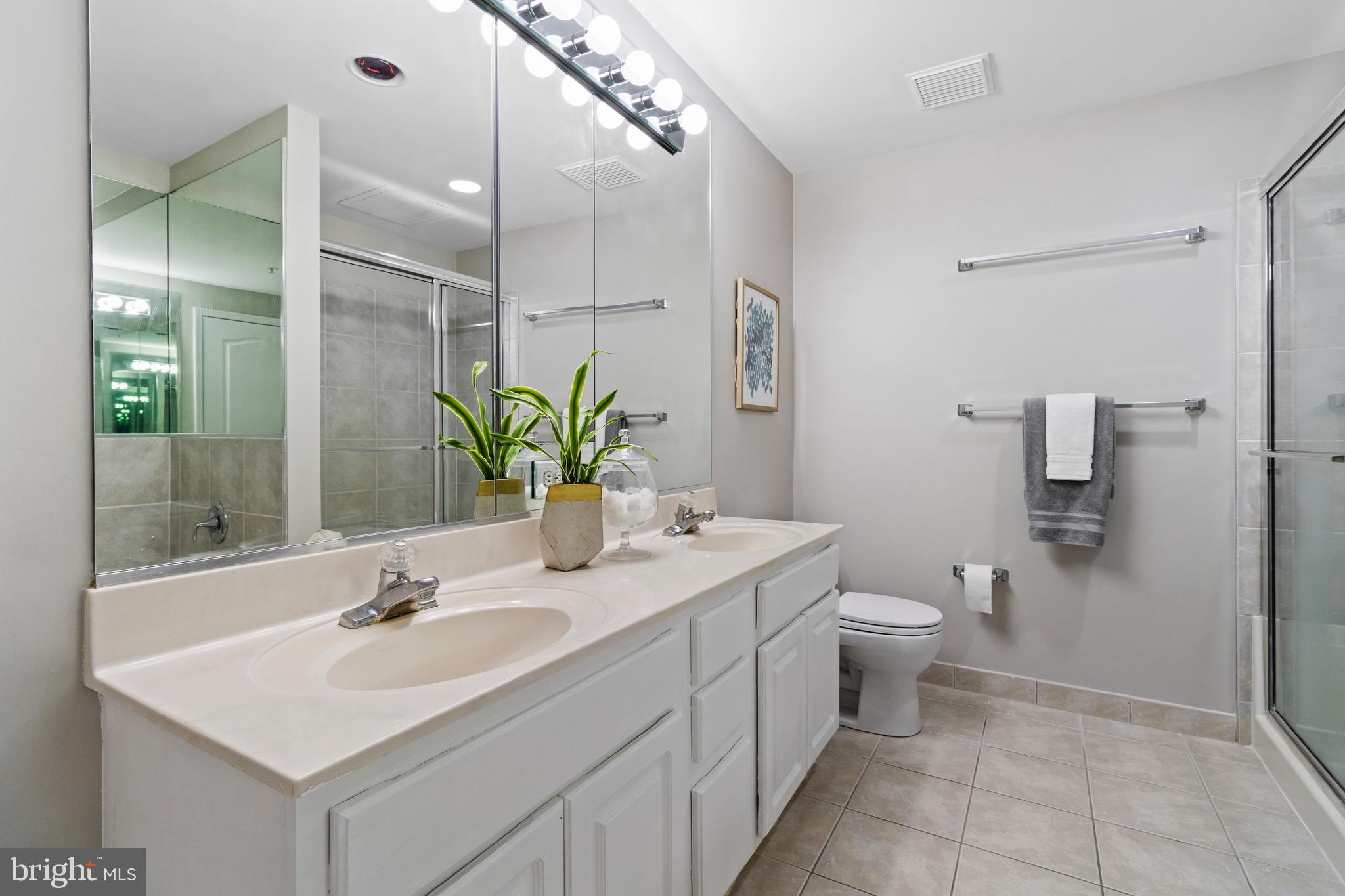 VIRGINIA SQUARE - Residential