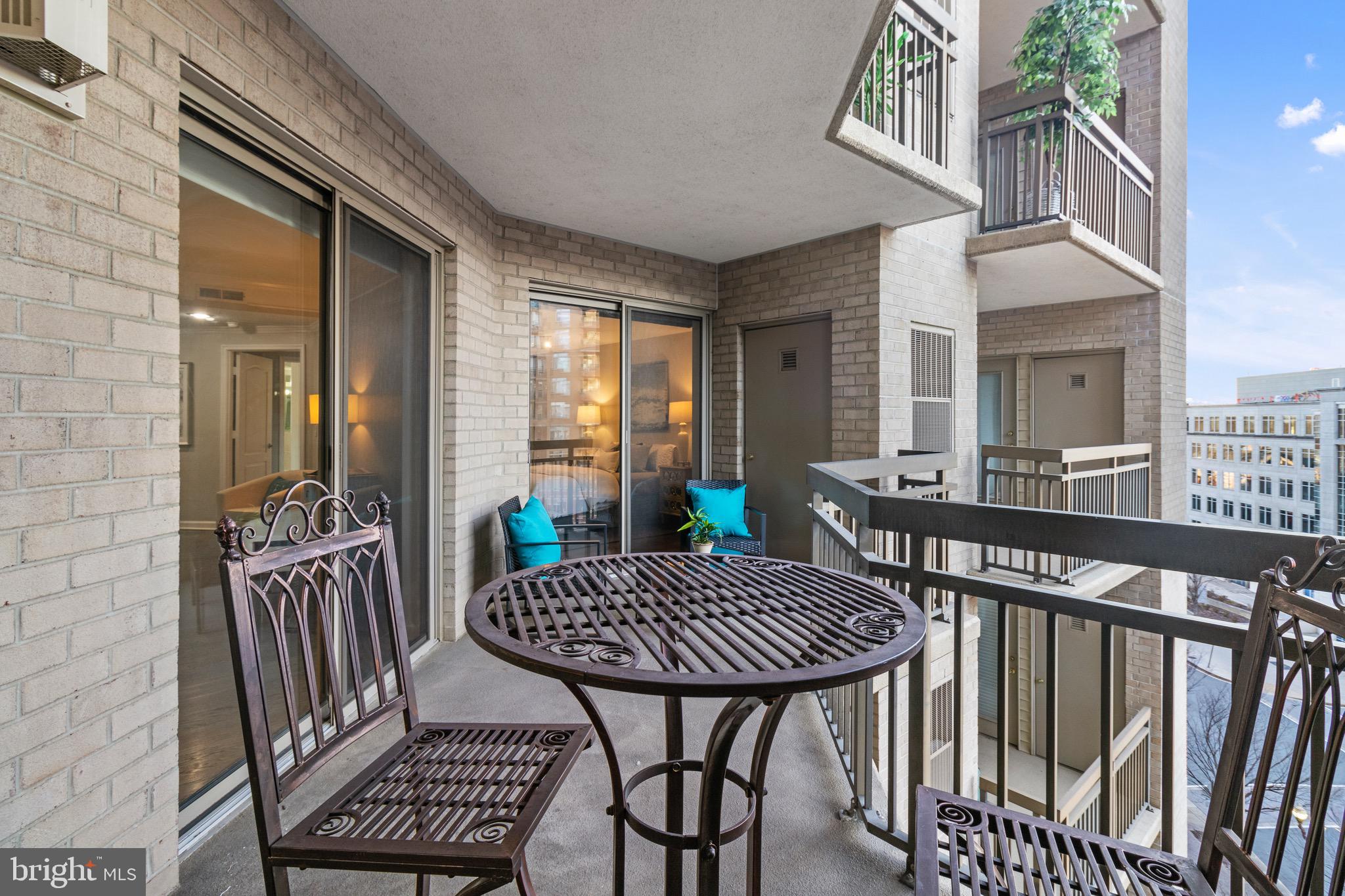 VIRGINIA SQUARE - Residential