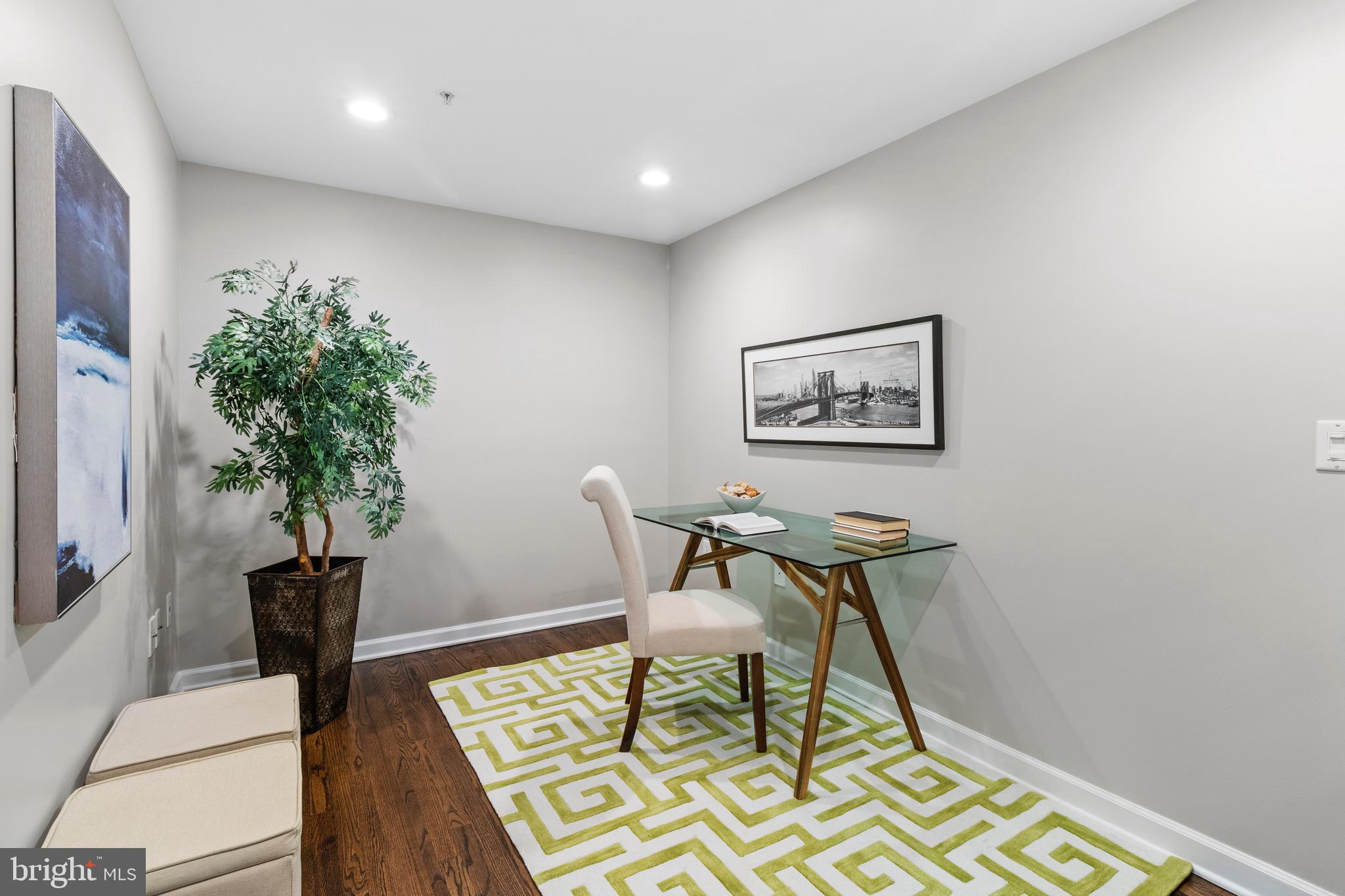 VIRGINIA SQUARE - Residential