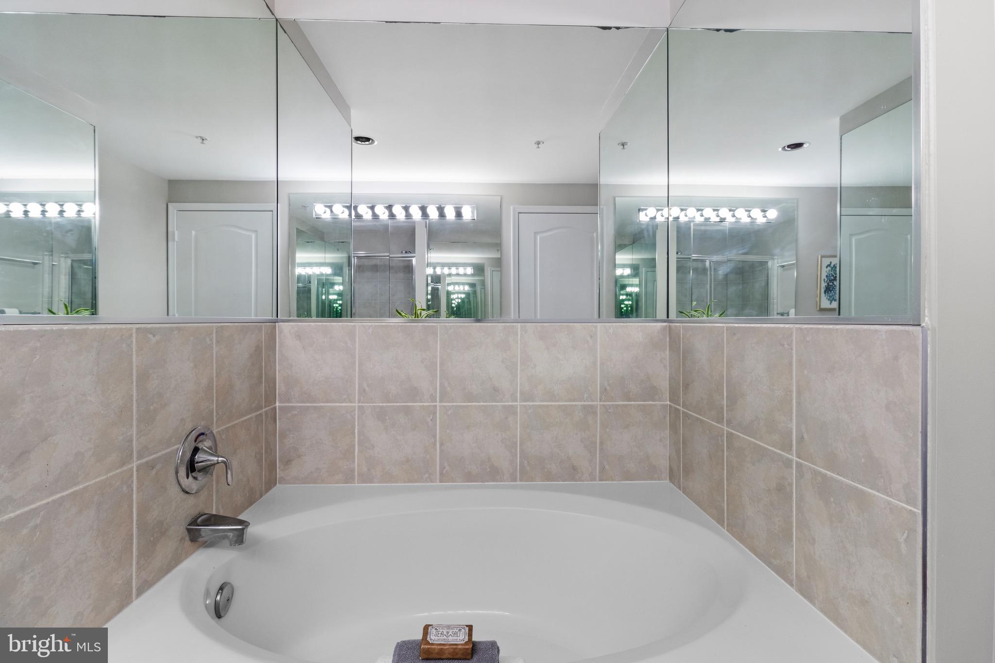 VIRGINIA SQUARE - Residential