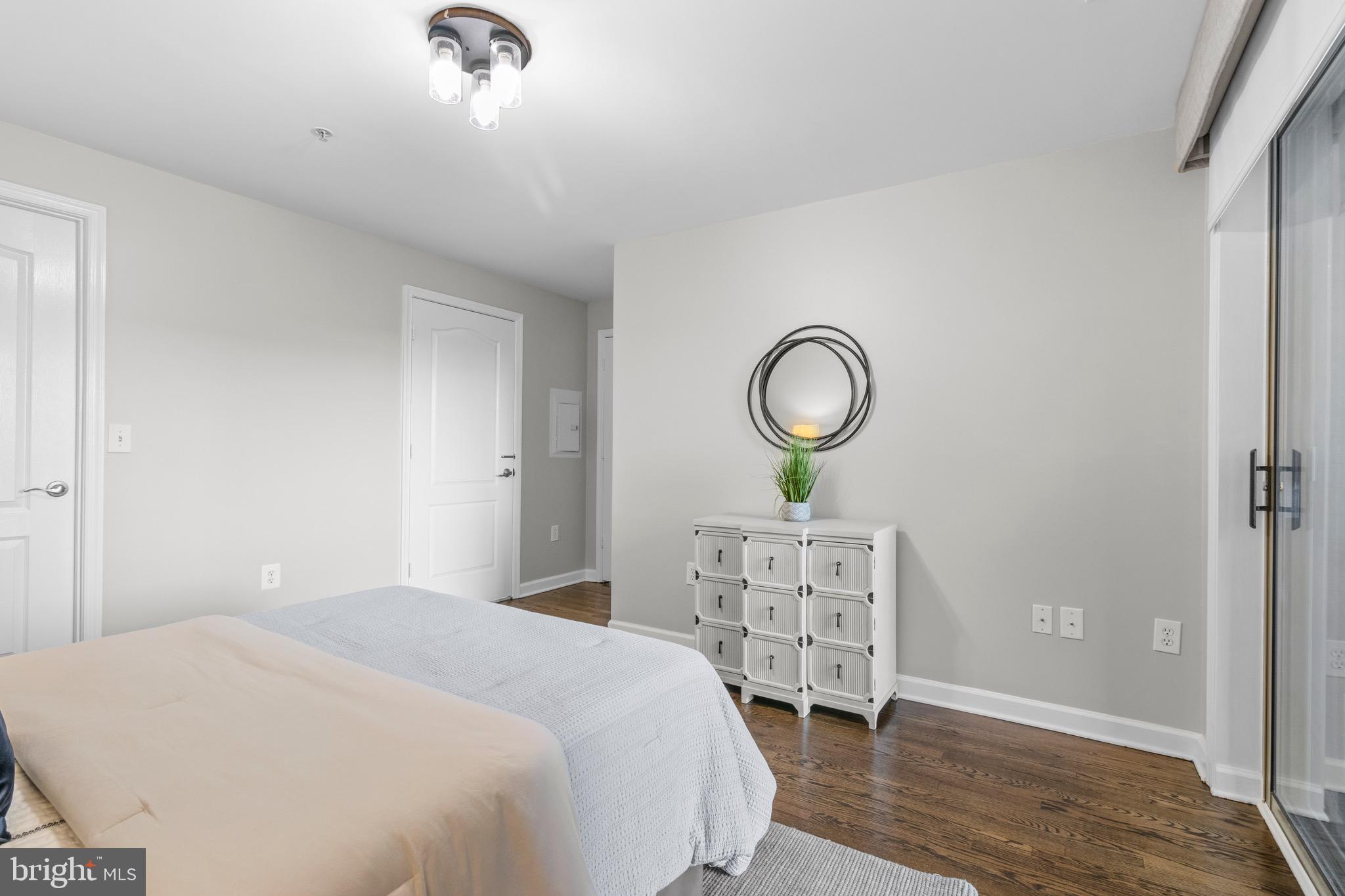 VIRGINIA SQUARE - Residential