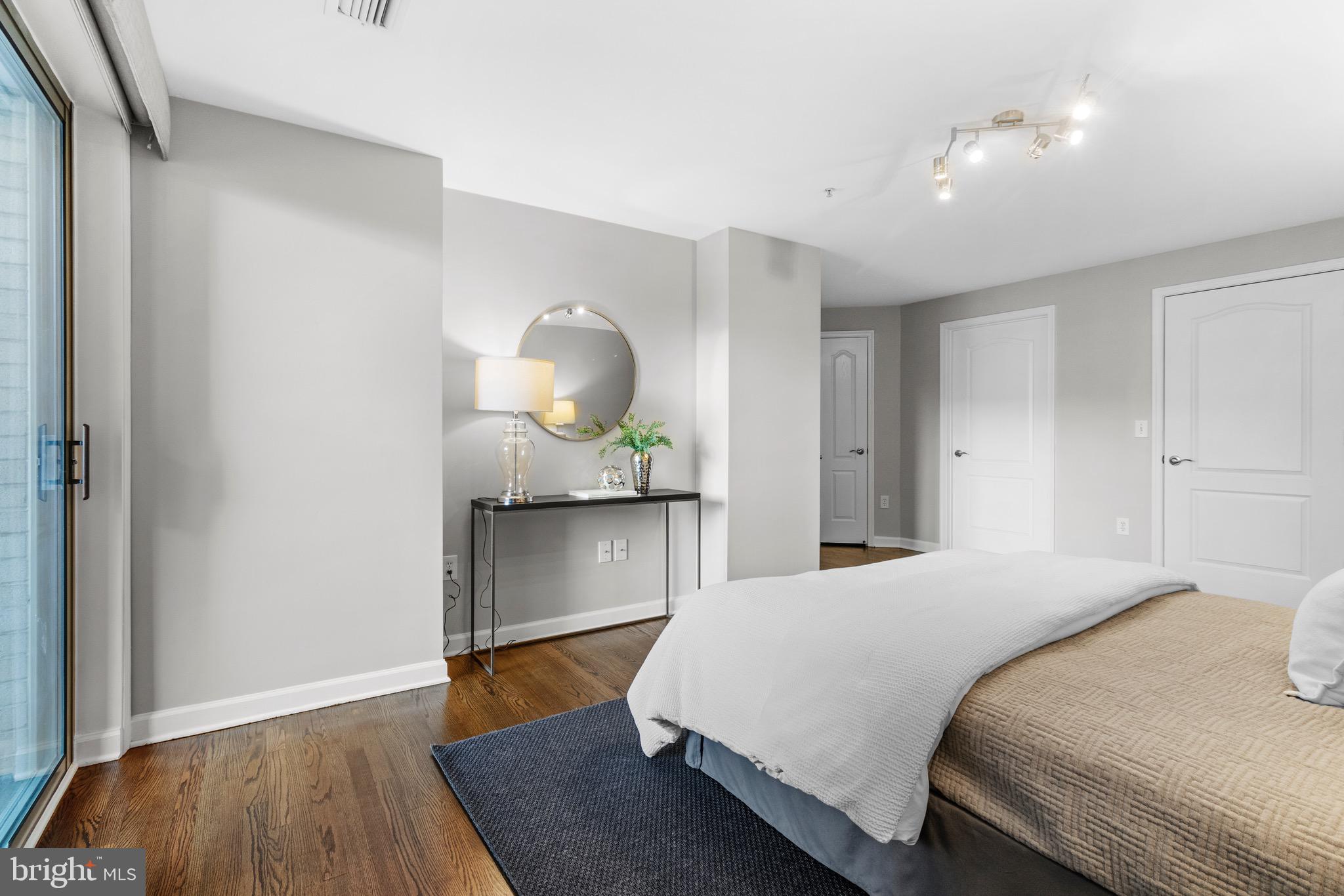 VIRGINIA SQUARE - Residential