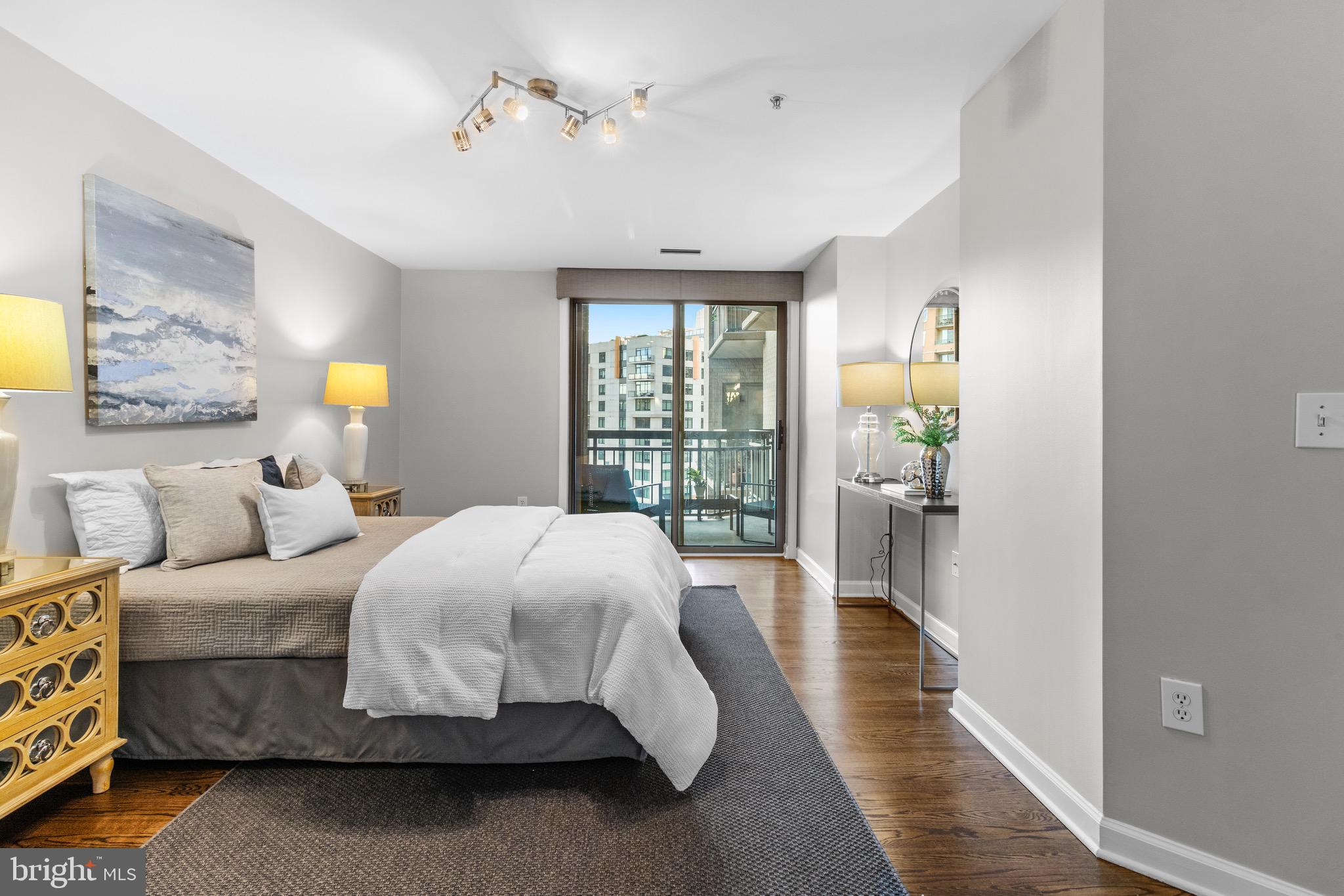 VIRGINIA SQUARE - Residential