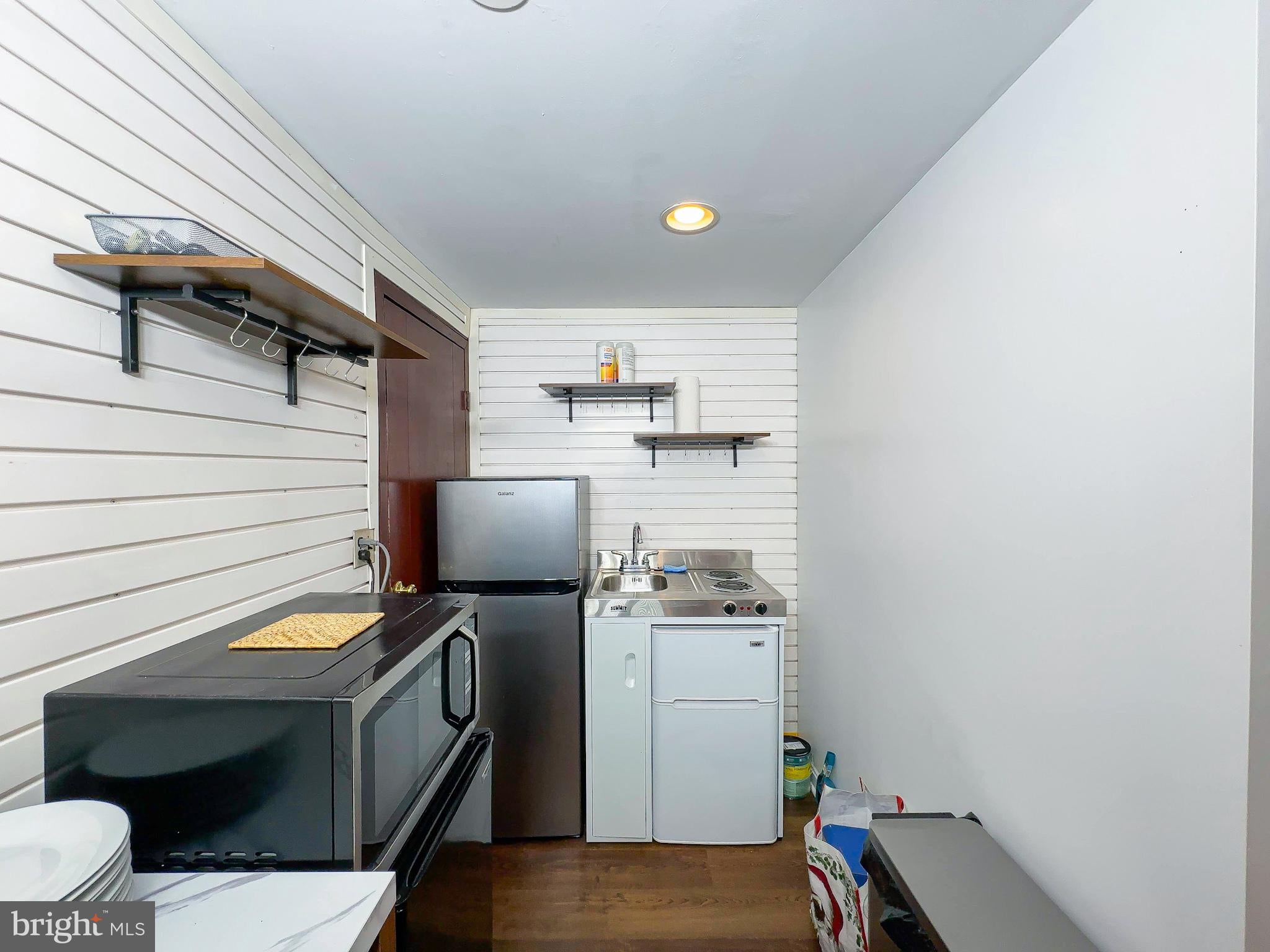 9300 COLESVILLE ROAD