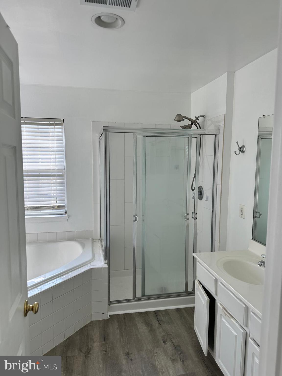 MCNAIR FARMS LANDBAY - Residential Lease