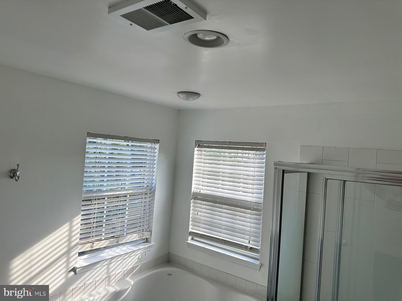 MCNAIR FARMS LANDBAY - Residential Lease