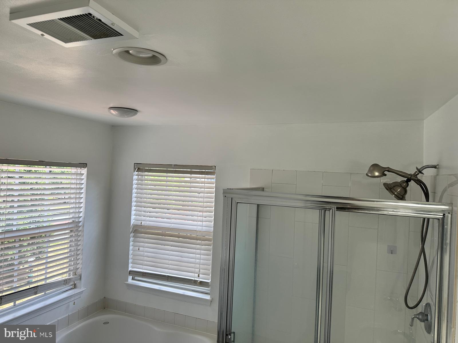 MCNAIR FARMS LANDBAY - Residential Lease