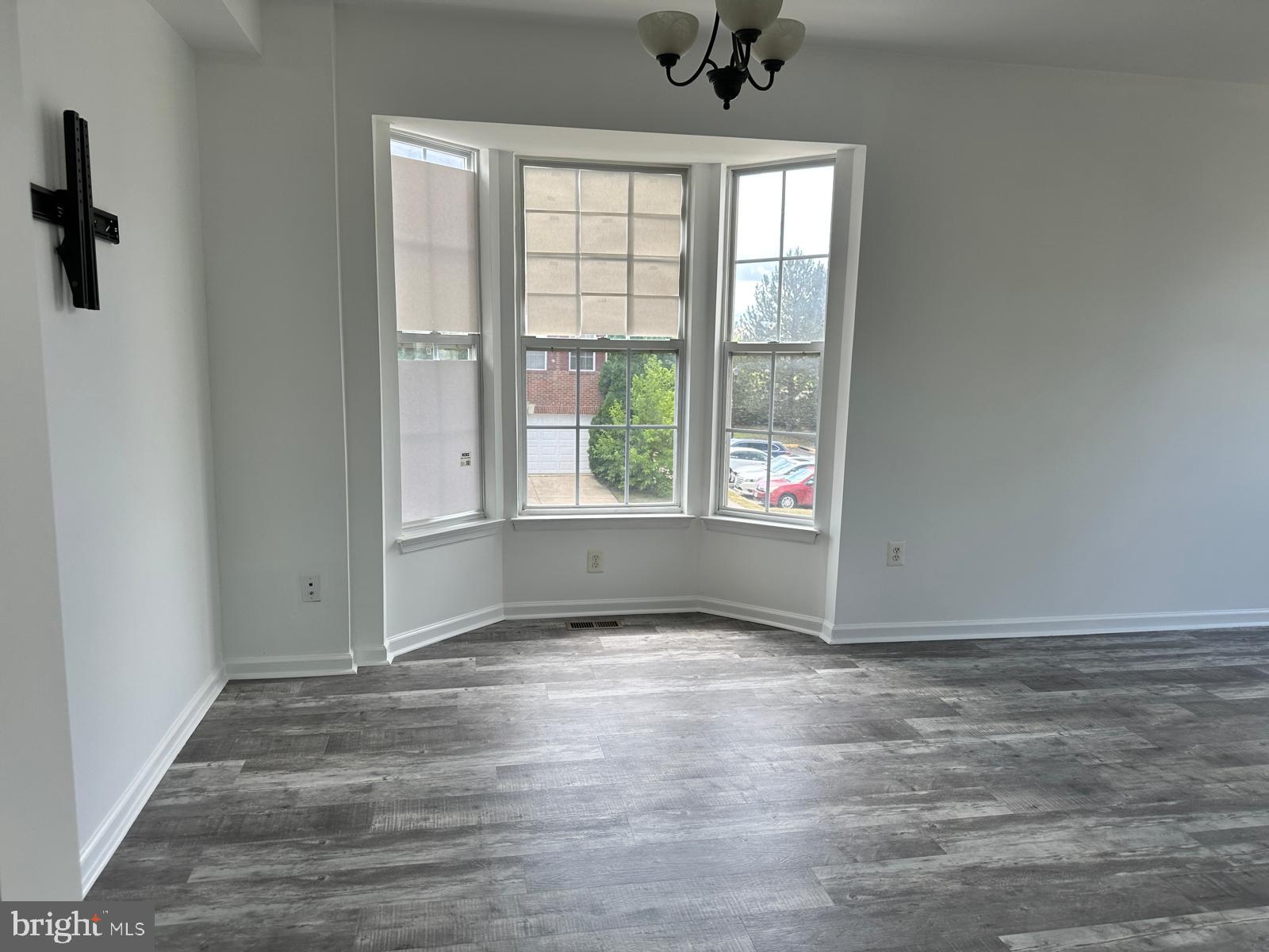 MCNAIR FARMS LANDBAY - Residential Lease