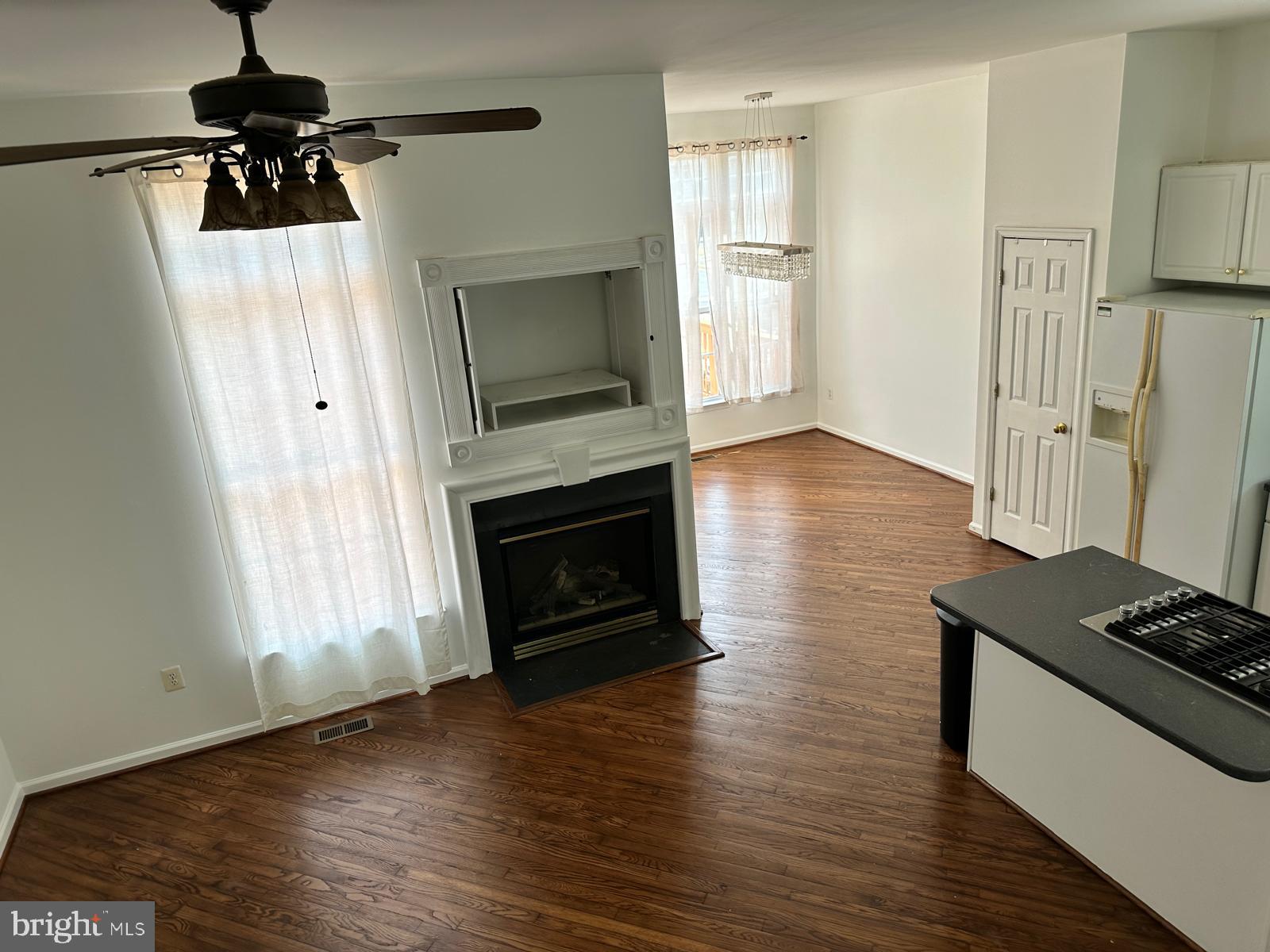 MCNAIR FARMS LANDBAY - Residential Lease