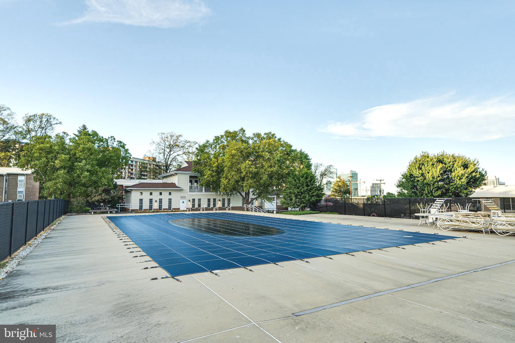 MC LEAN CHASE - Residential