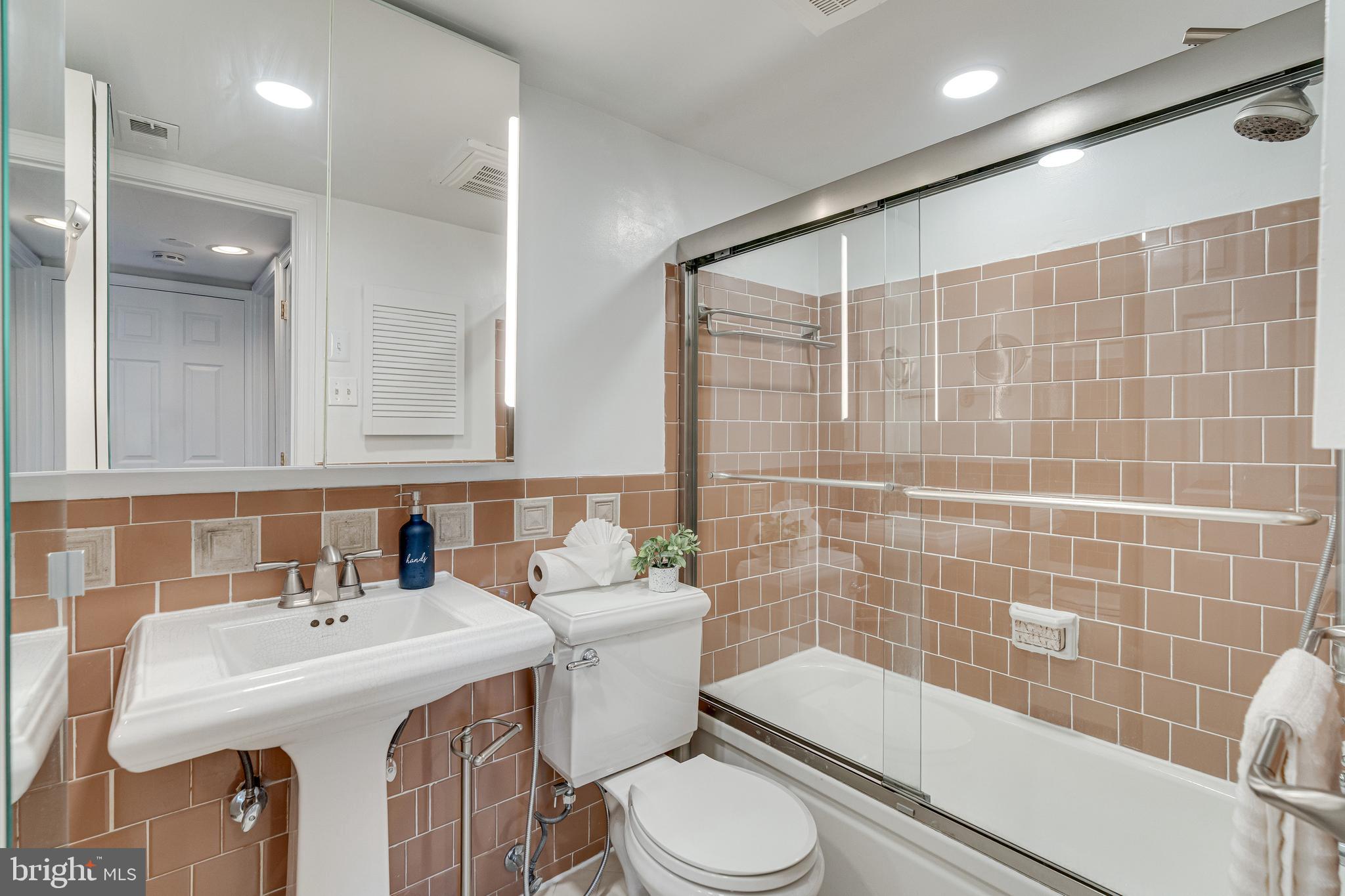 MC LEAN CHASE - Residential