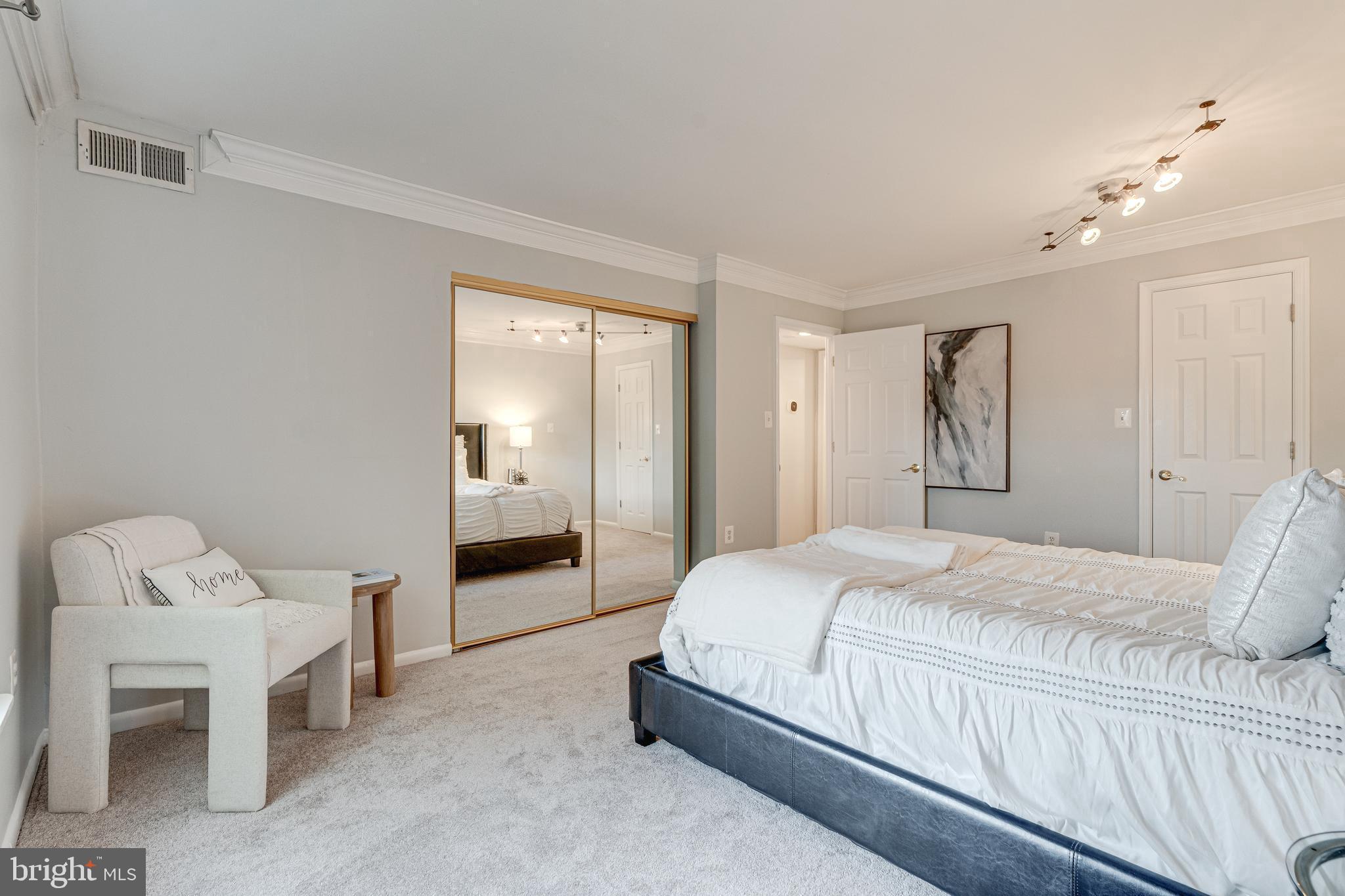 MC LEAN CHASE - Residential