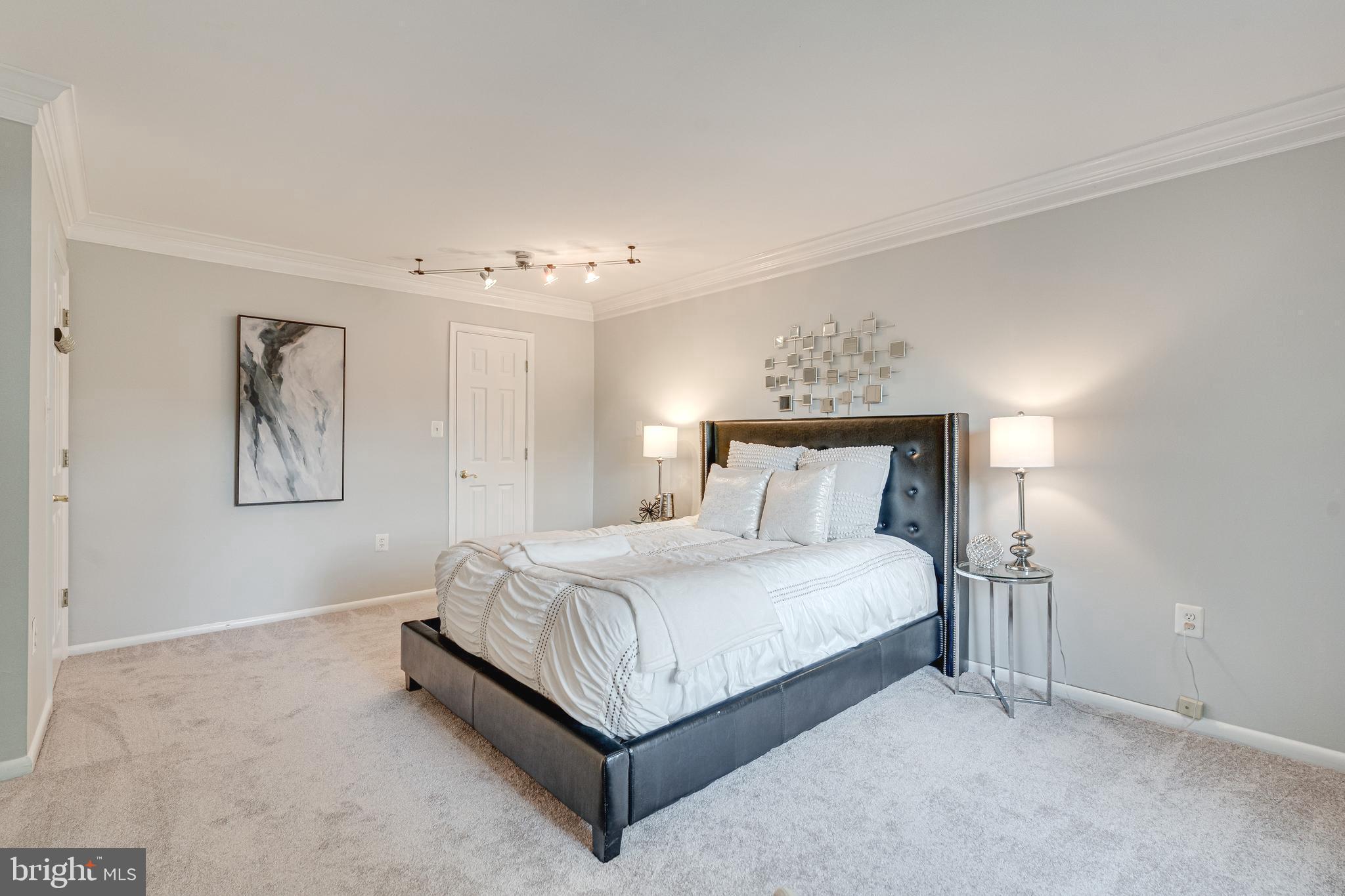 MC LEAN CHASE - Residential