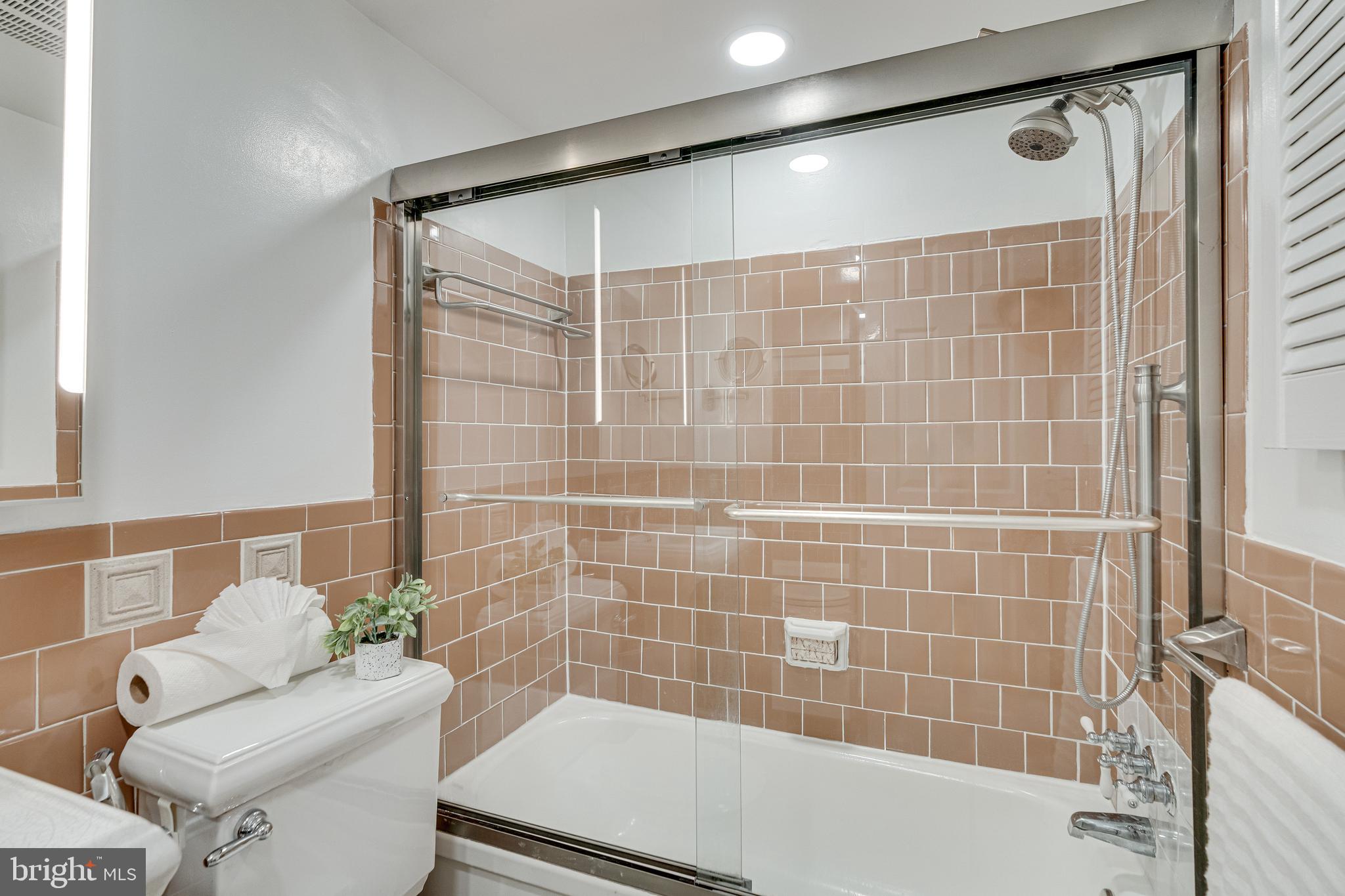 MC LEAN CHASE - Residential