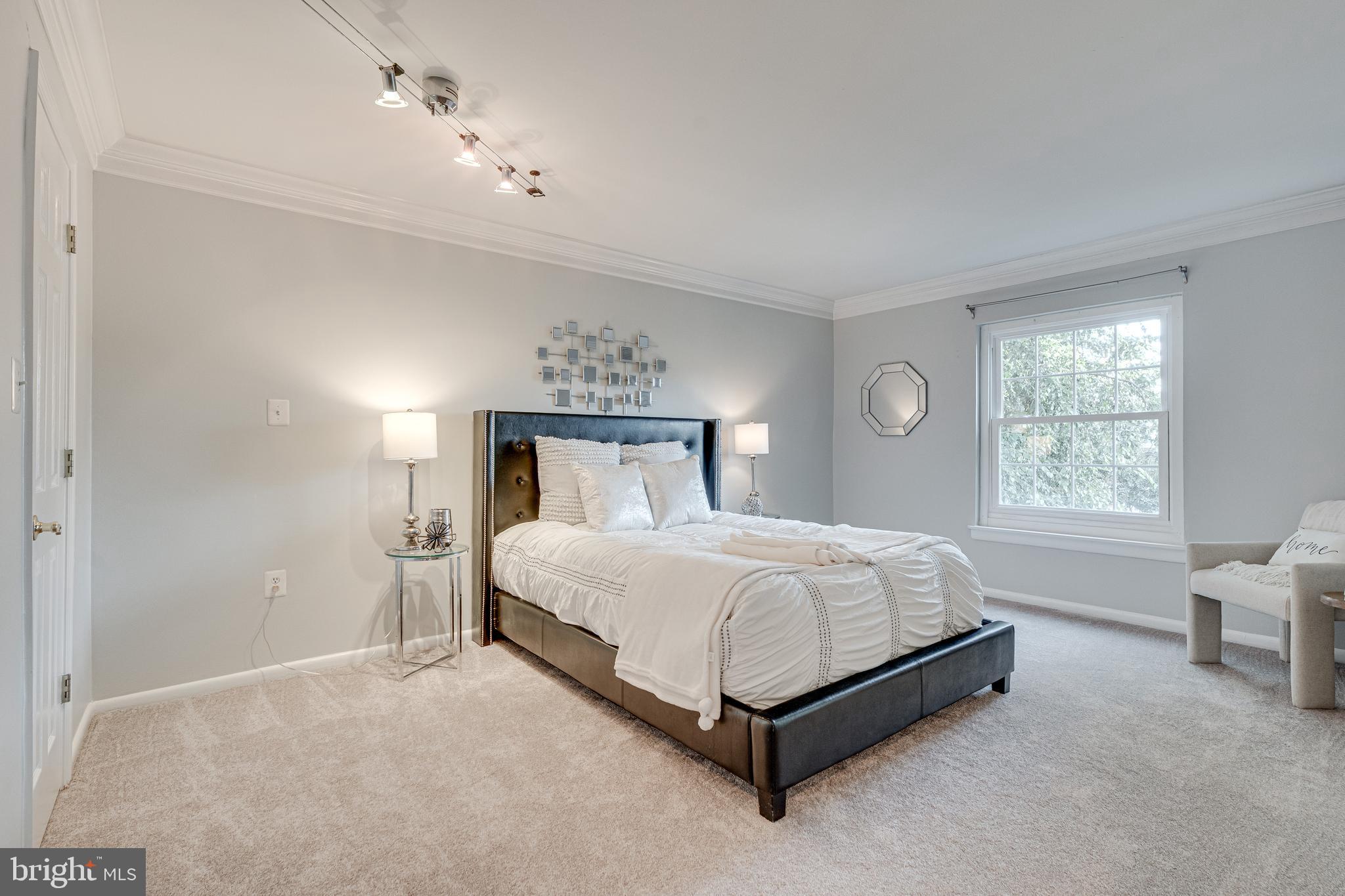 MC LEAN CHASE - Residential