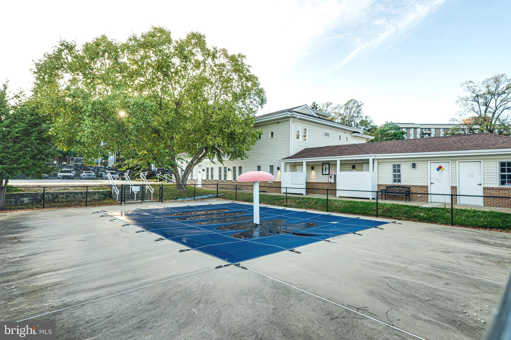 MC LEAN CHASE - Residential