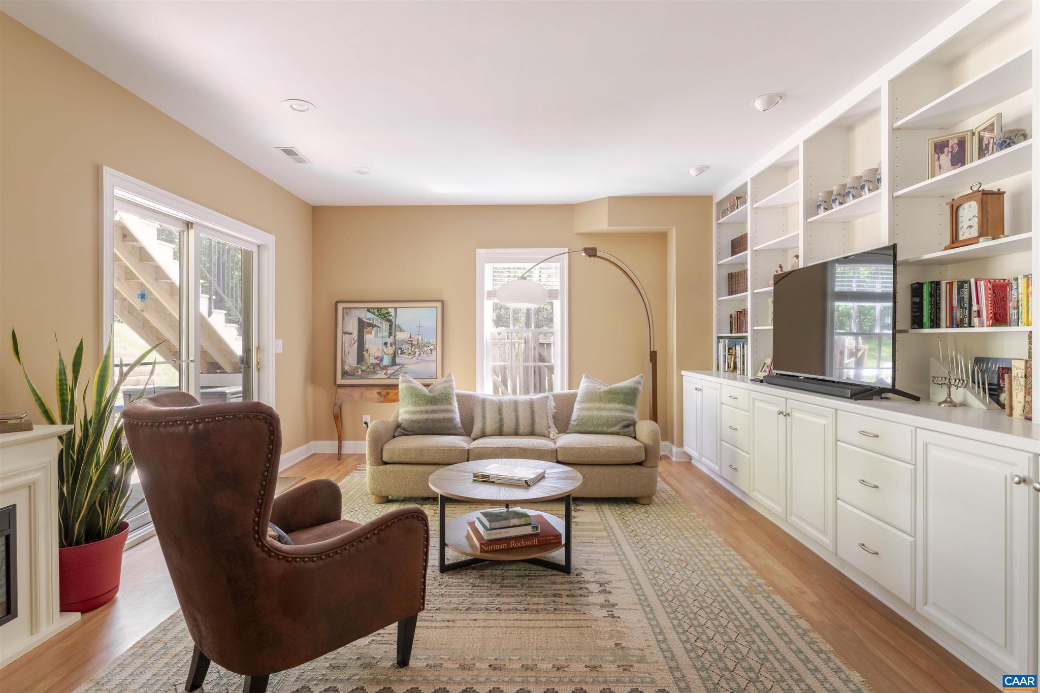 WALNUT HILLS - Residential