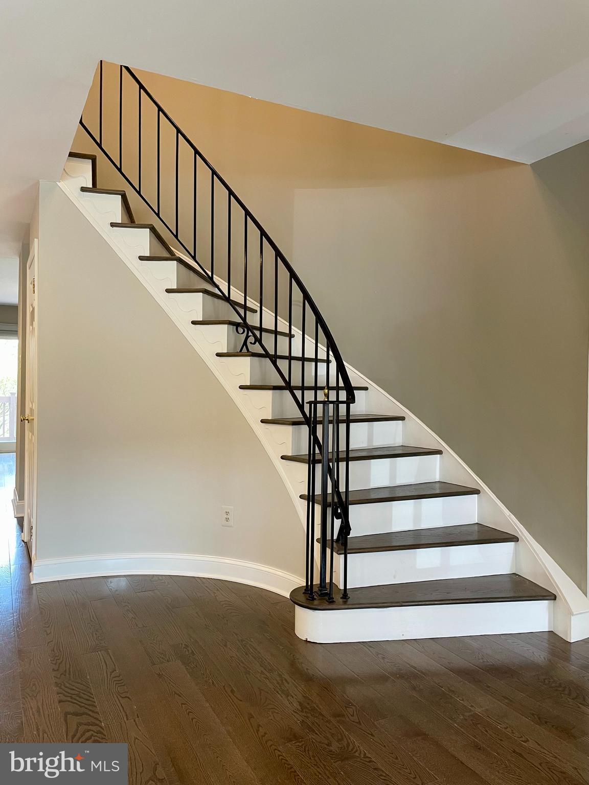 INGHAM MEWS - Residential Lease