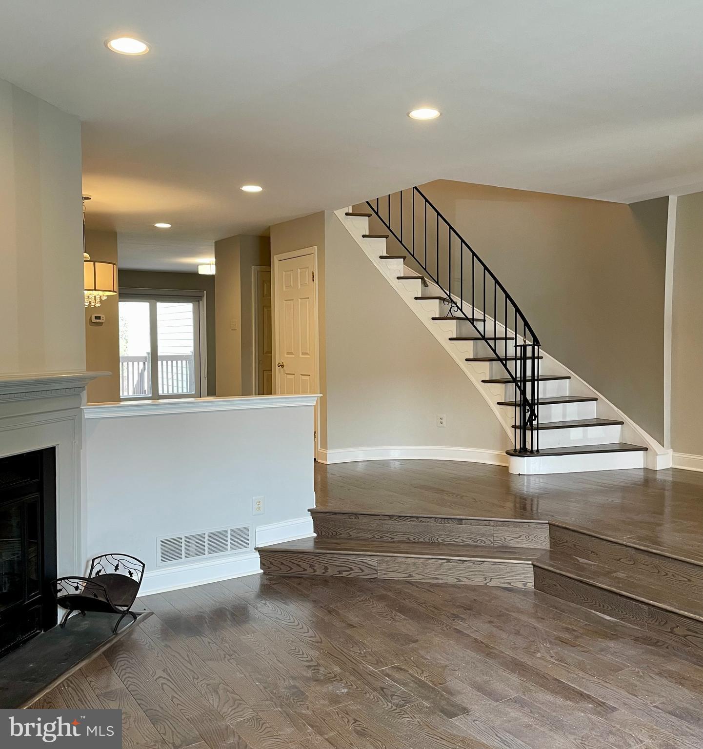 INGHAM MEWS - Residential Lease